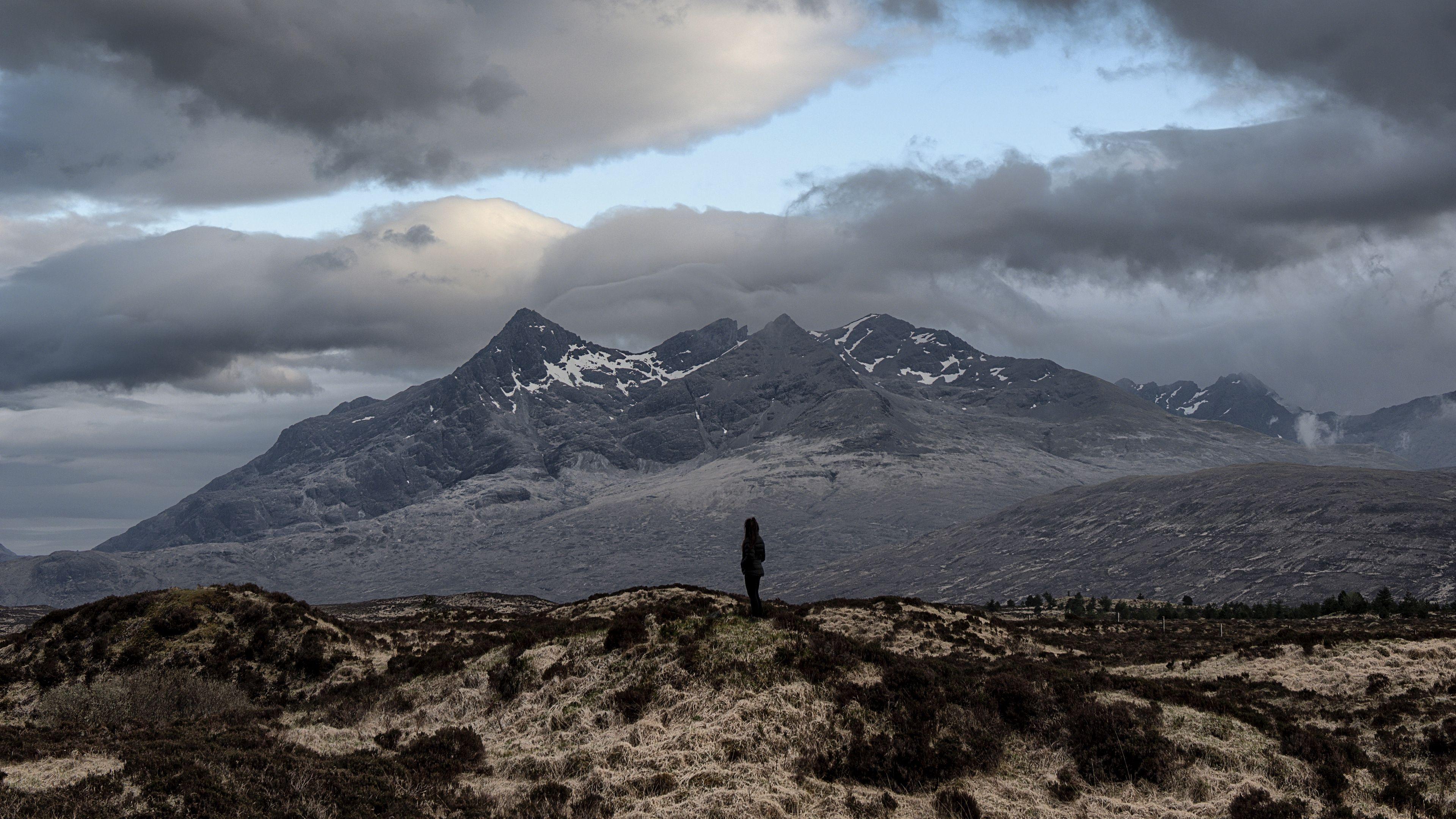 3840x2160 Download wallpaper 3840x2160 mountains, solitude, alone, distance