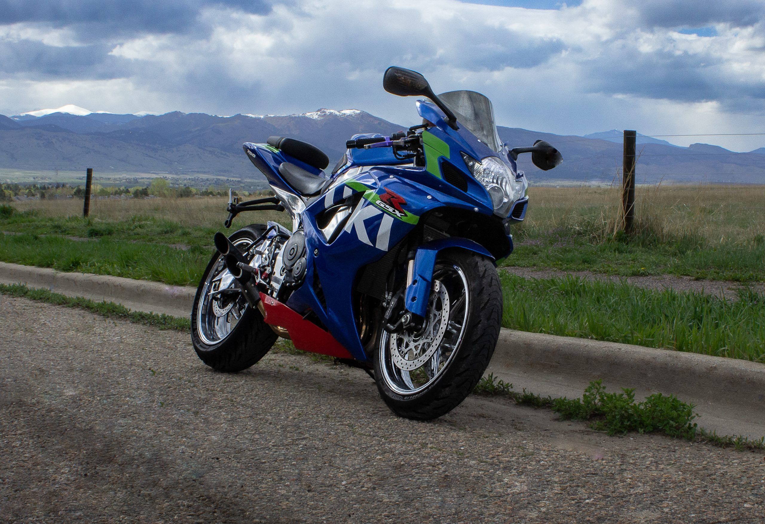 2560x1755 Unveiling The 2006 Suzuki GSX R750: A Rider's Perspective