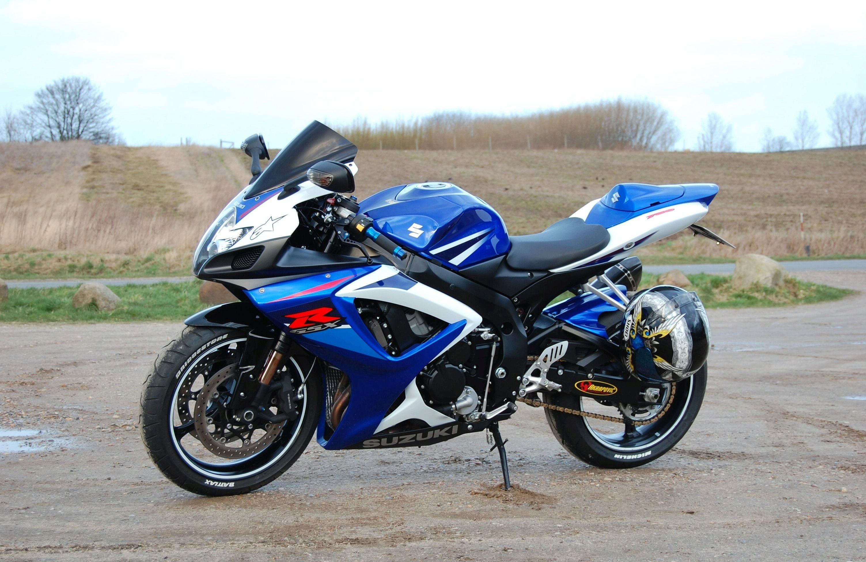 3007x1952 Suzuki GSX R 750 Bike Pic A Day