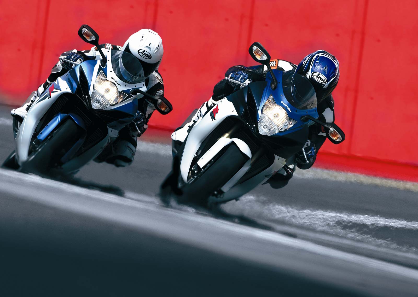 1600x1137 Video: In Depth Look At The New 2011 Suzuki GSX R750 & Rubber