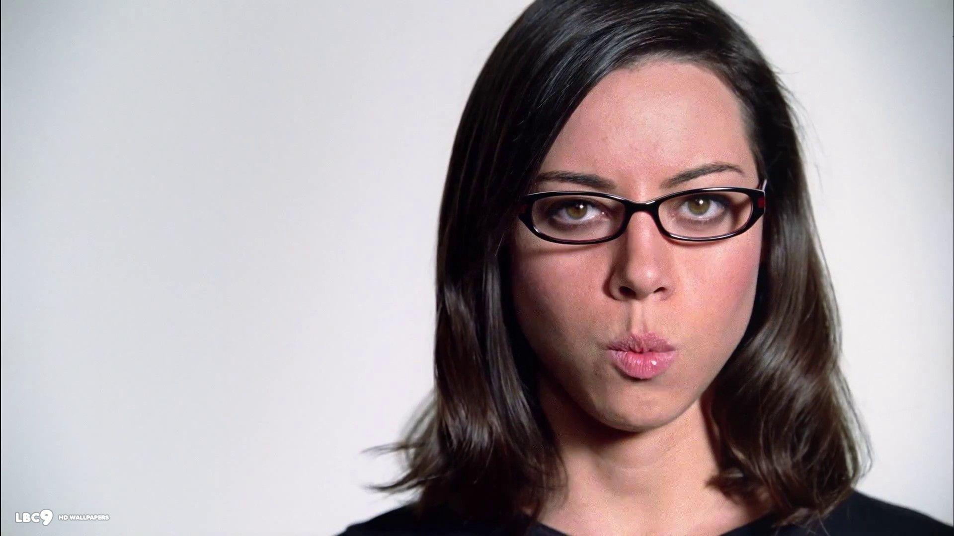 1920x1080 Aubrey Plaza Wallpaper Plaza With Glasses