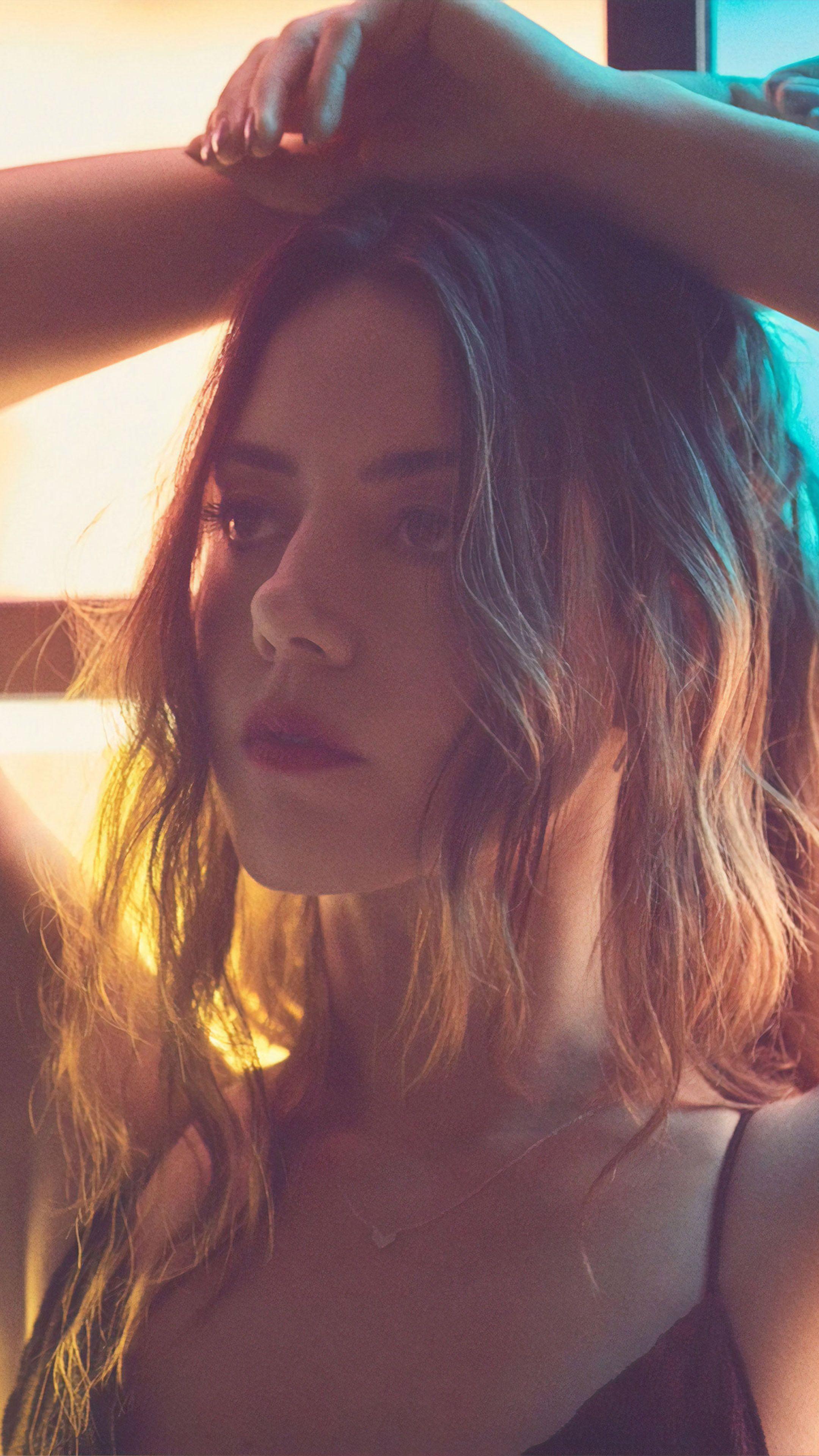 2160x3840 American Actress Aubrey Plaza Free 4K Ultra HD Mobile Wallpaper