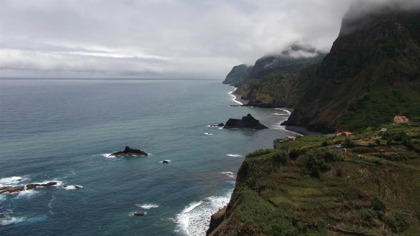 1366x768 Mountain Madeira Island Natural Scenery Desktop Wallpaper