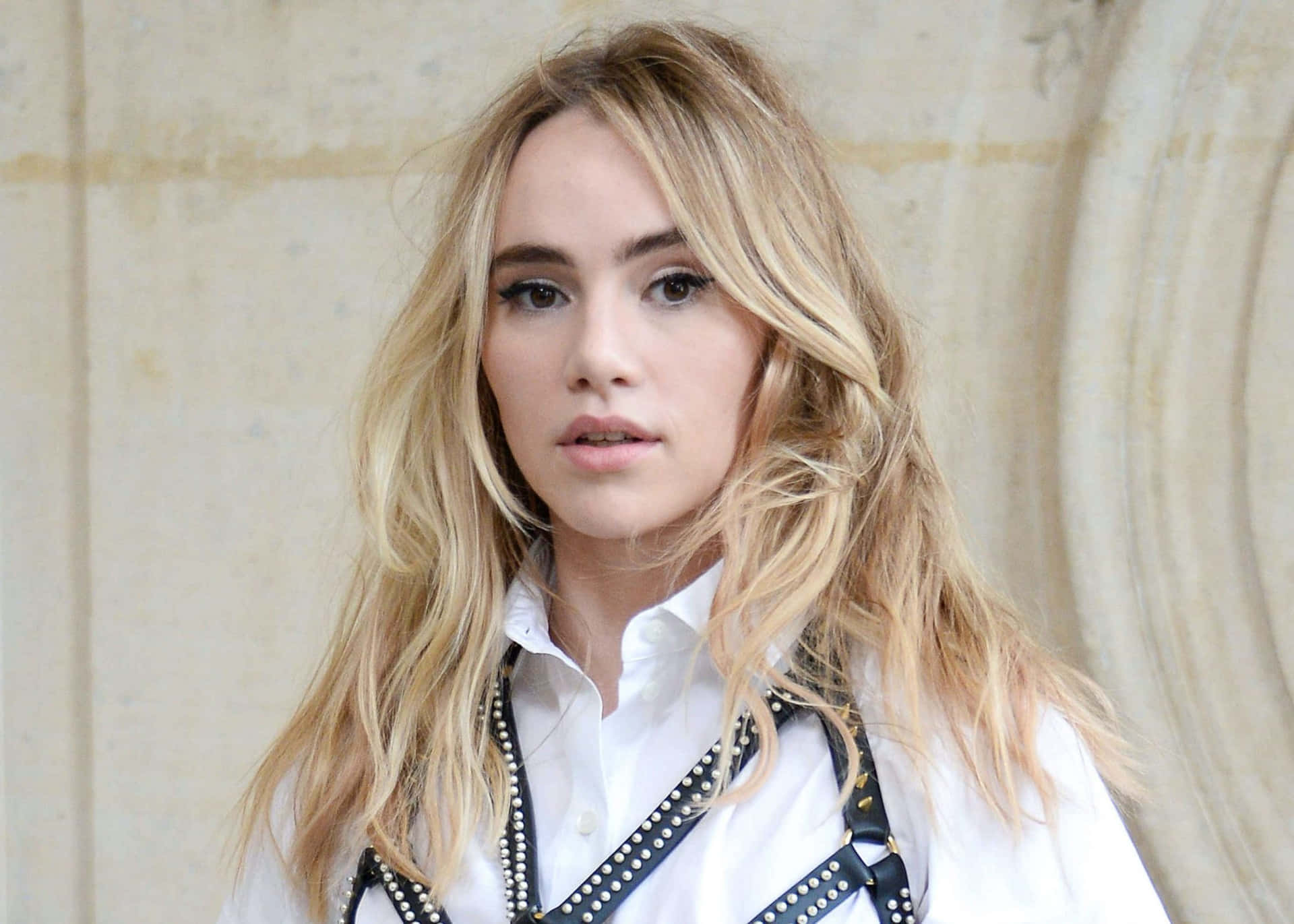 1920x1371 Suki Waterhouse Wallpaper