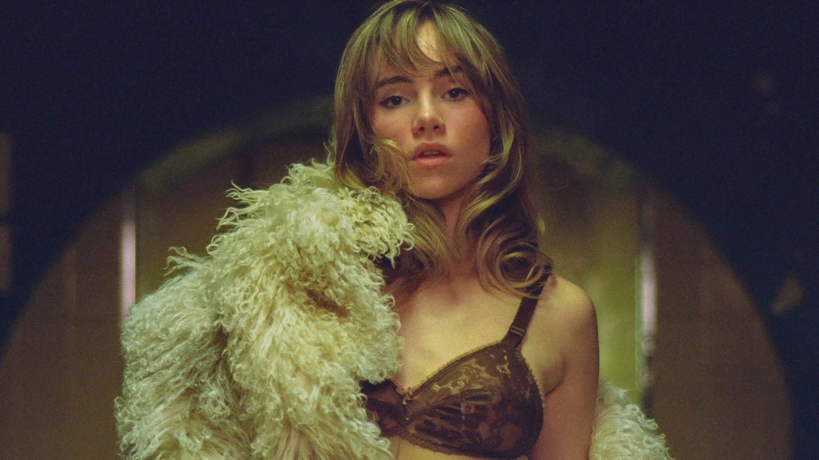 1600x900 Watch Suki Waterhouse's New Music Video, Filmed in Greenhouse