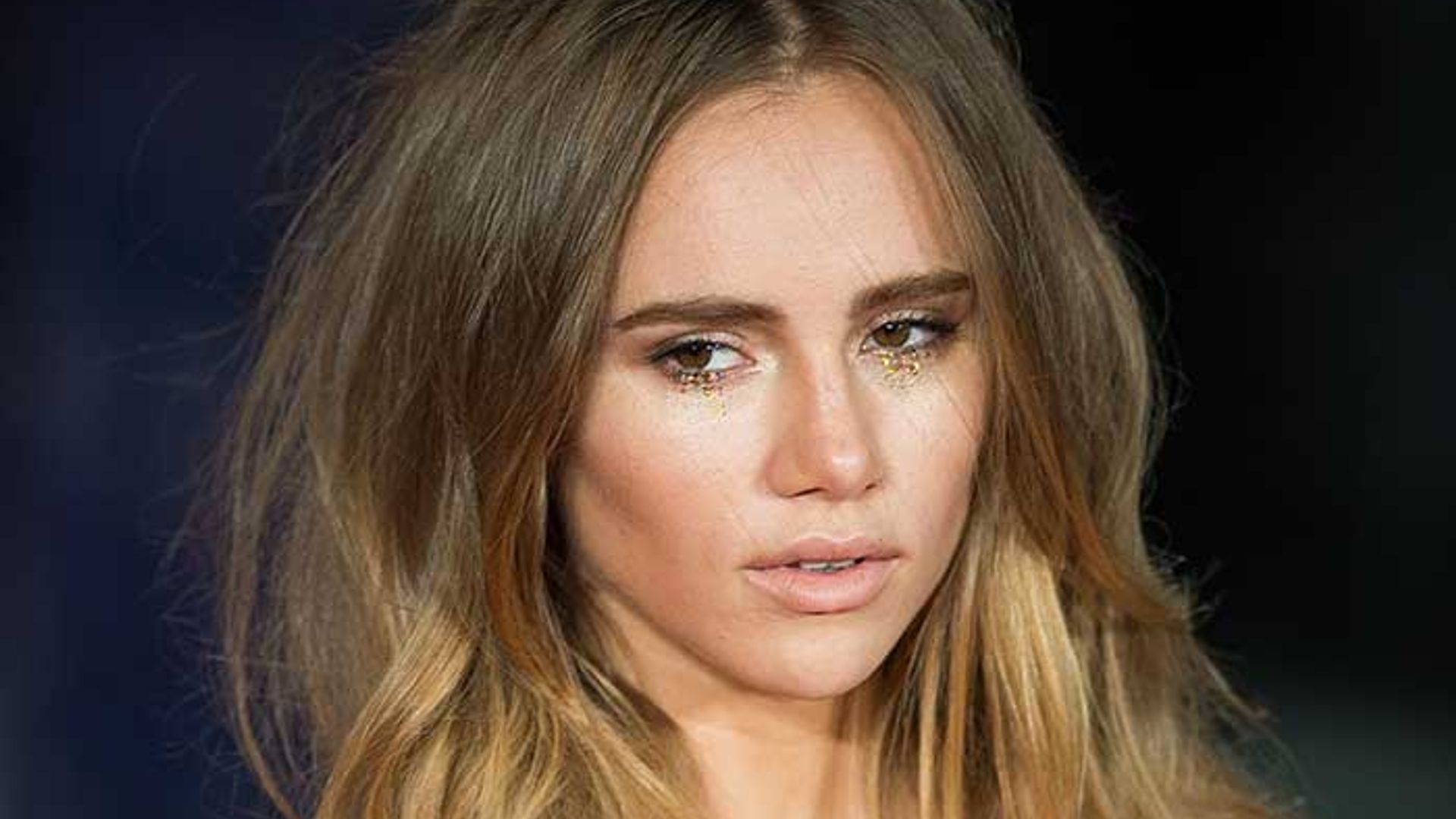 1920x1080 Suki Waterhouse confirms pregnancy with Robert Pattinson in sweet announcement onstage. HELLO!