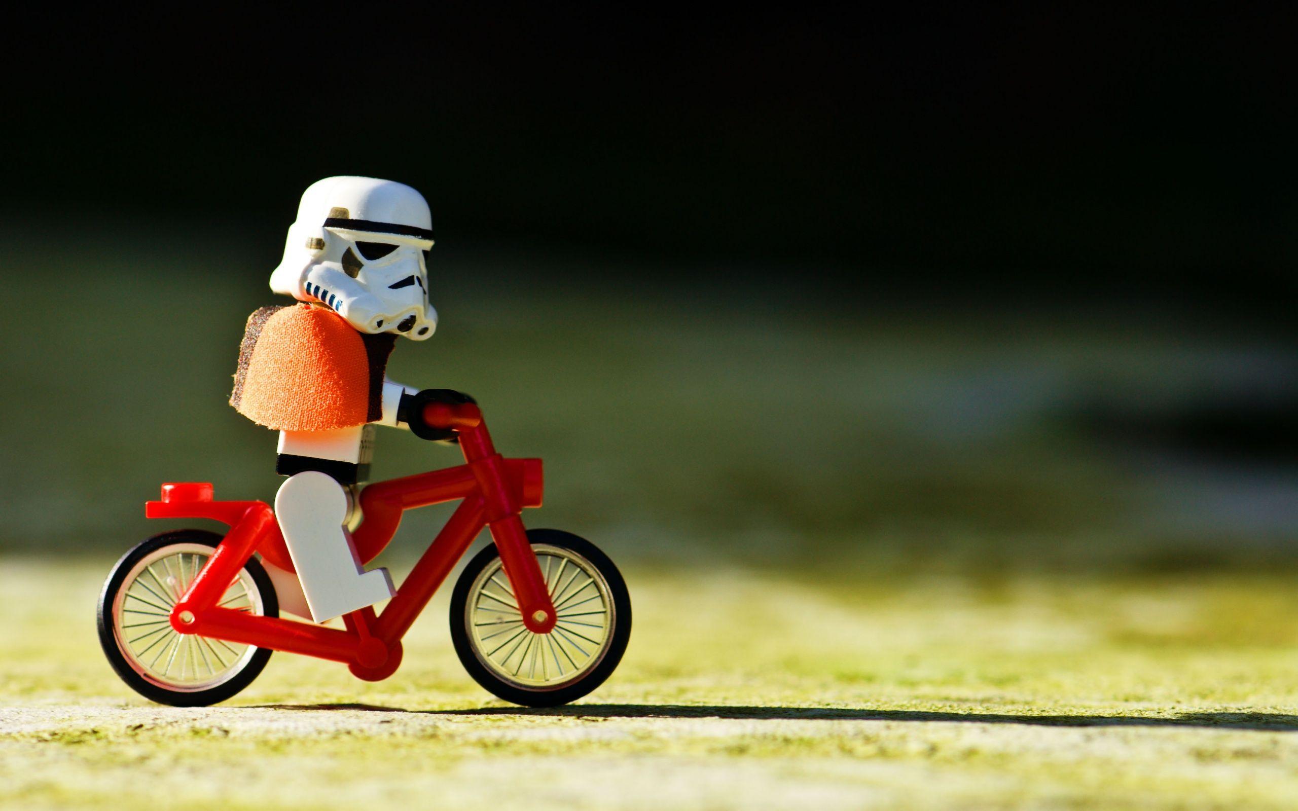 2560x1600 Funny Biker Wallpaper