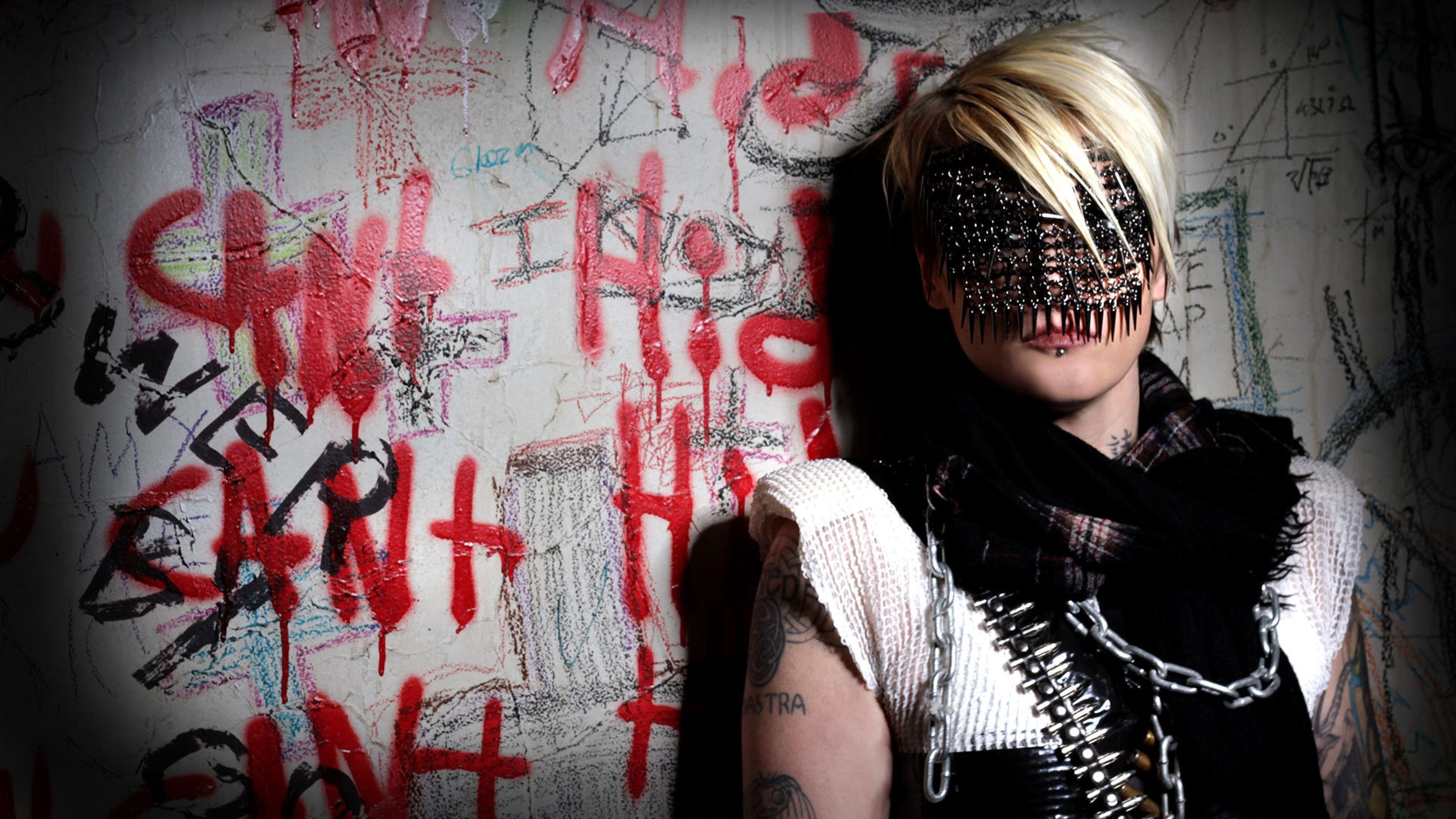 3840x2160 Wall Blonde Girl Tattoo wallpaperx2160