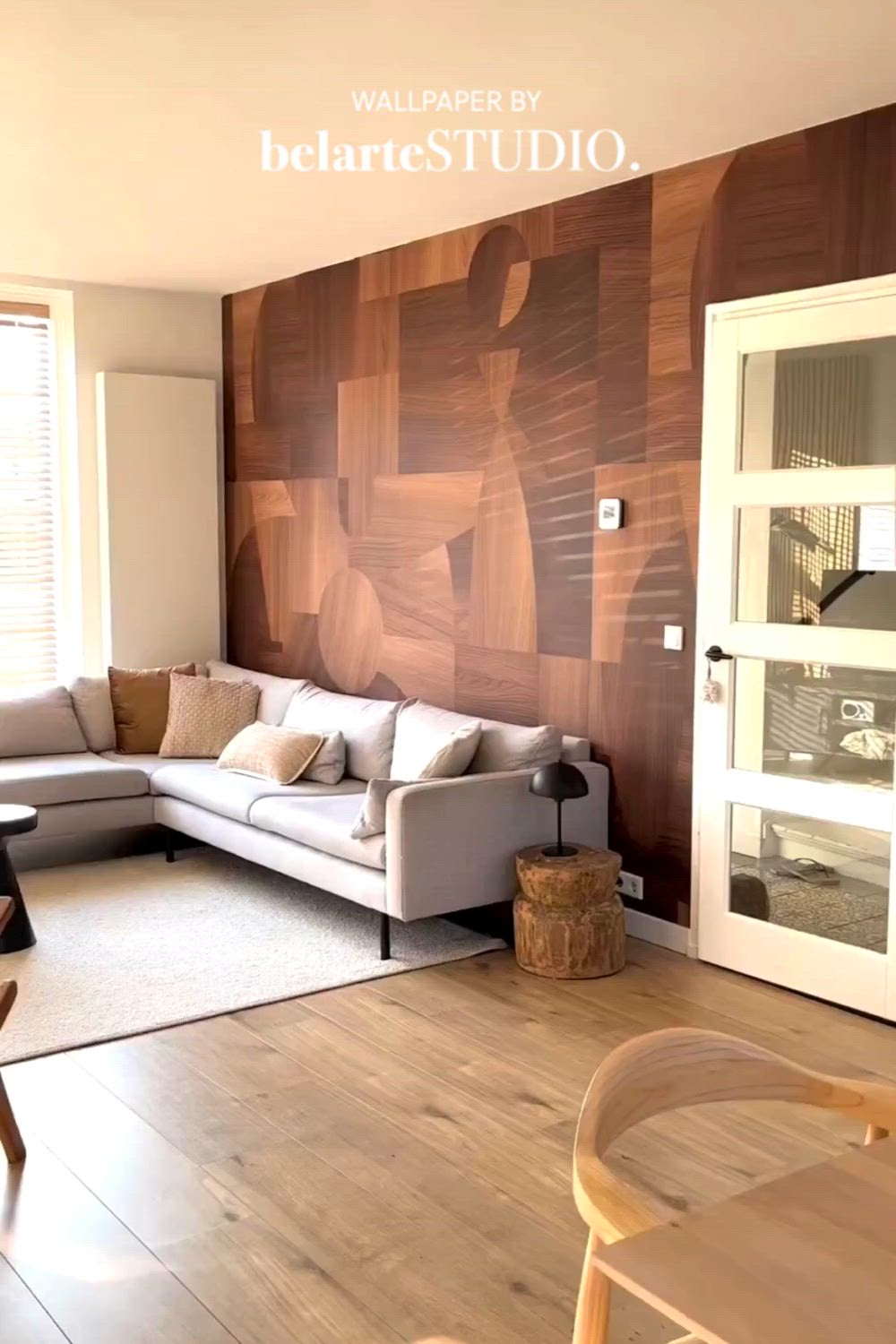 1000x1500 Decorate your living room with cozy wood wall cladding effect wallpaper