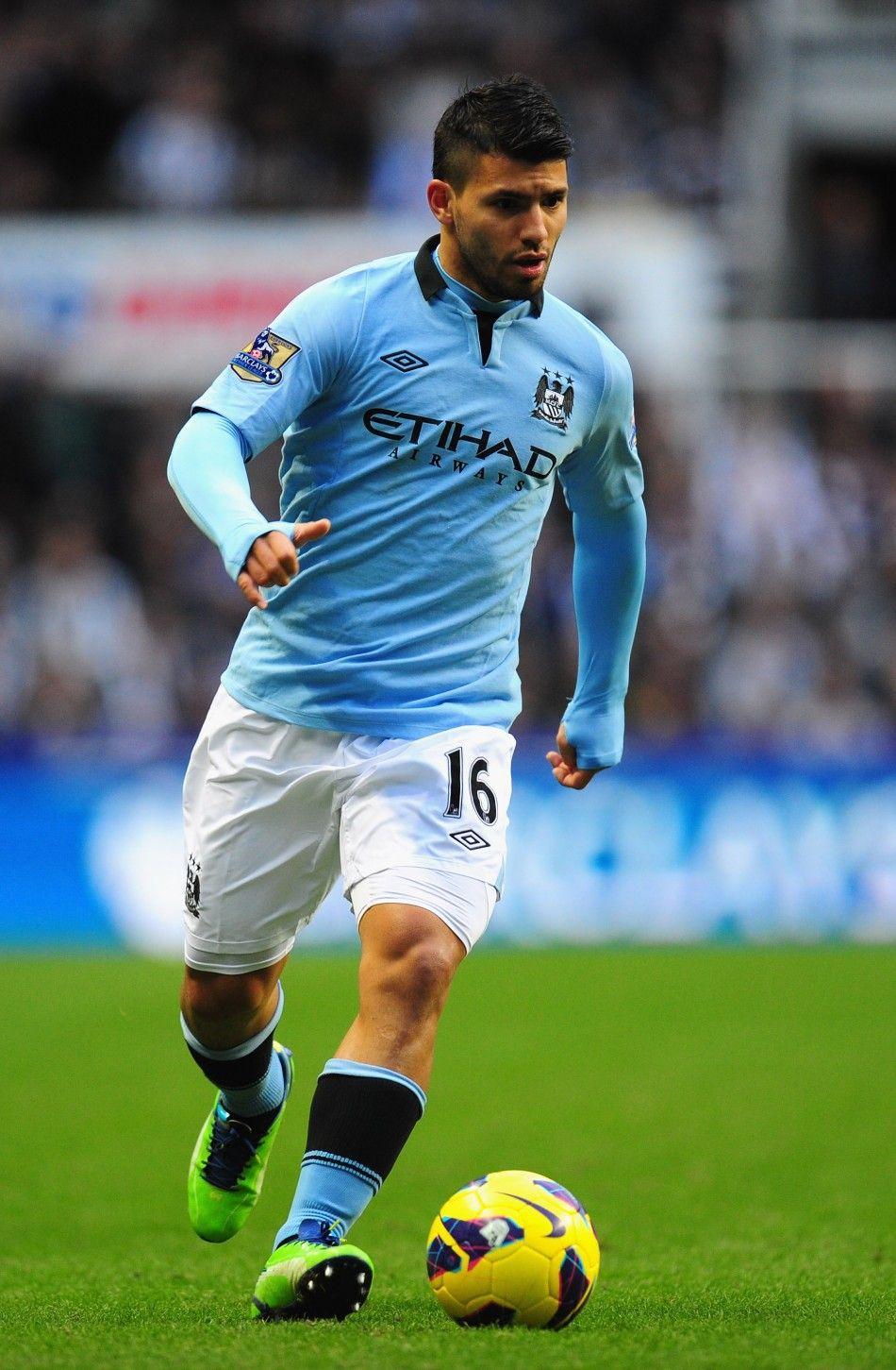 950x1451 Sergio Aguero Wallpaper Up A Soccer Ball, HD Wallpaper