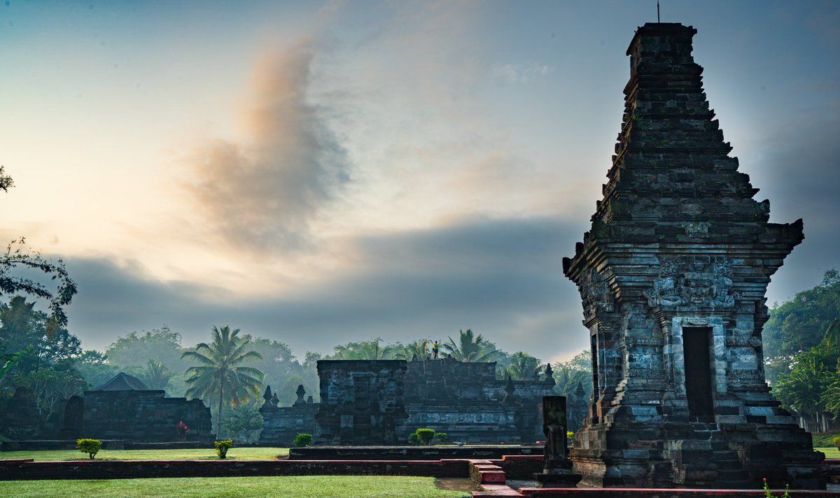 1200x712 Onwards to Blitar to visit Penataran, the state temple of Majapahit. Most impressive, even some love stories in the reliefs. Against the backdrop of mighty Mount Kelud, a spectacular sight