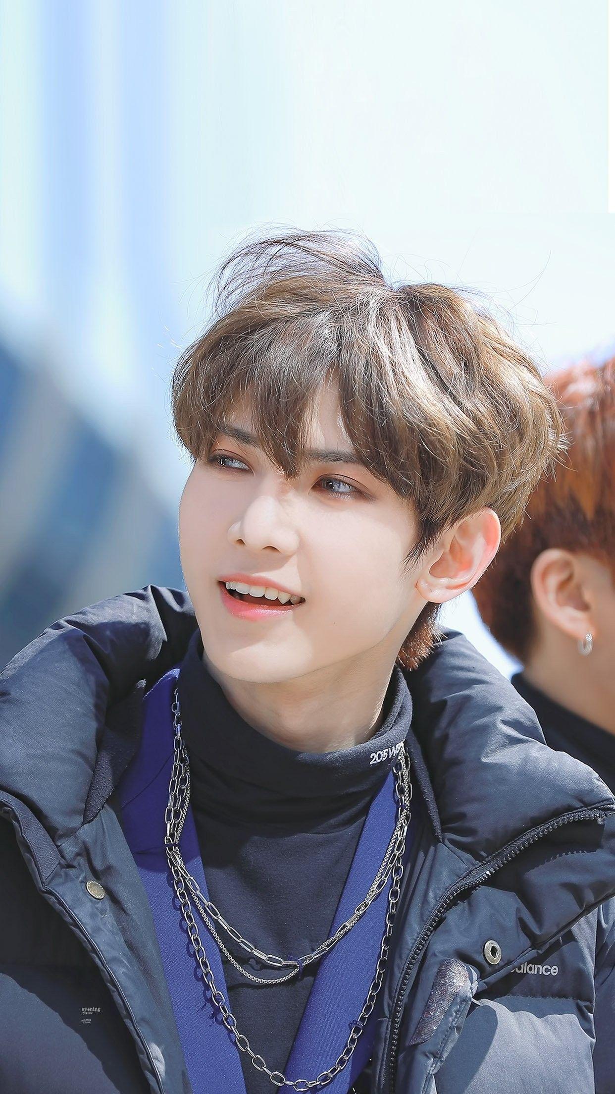 1242x2208 Yeosang © Evening Glow Background. Pop Group, Blush On Cheeks, Boy Groups