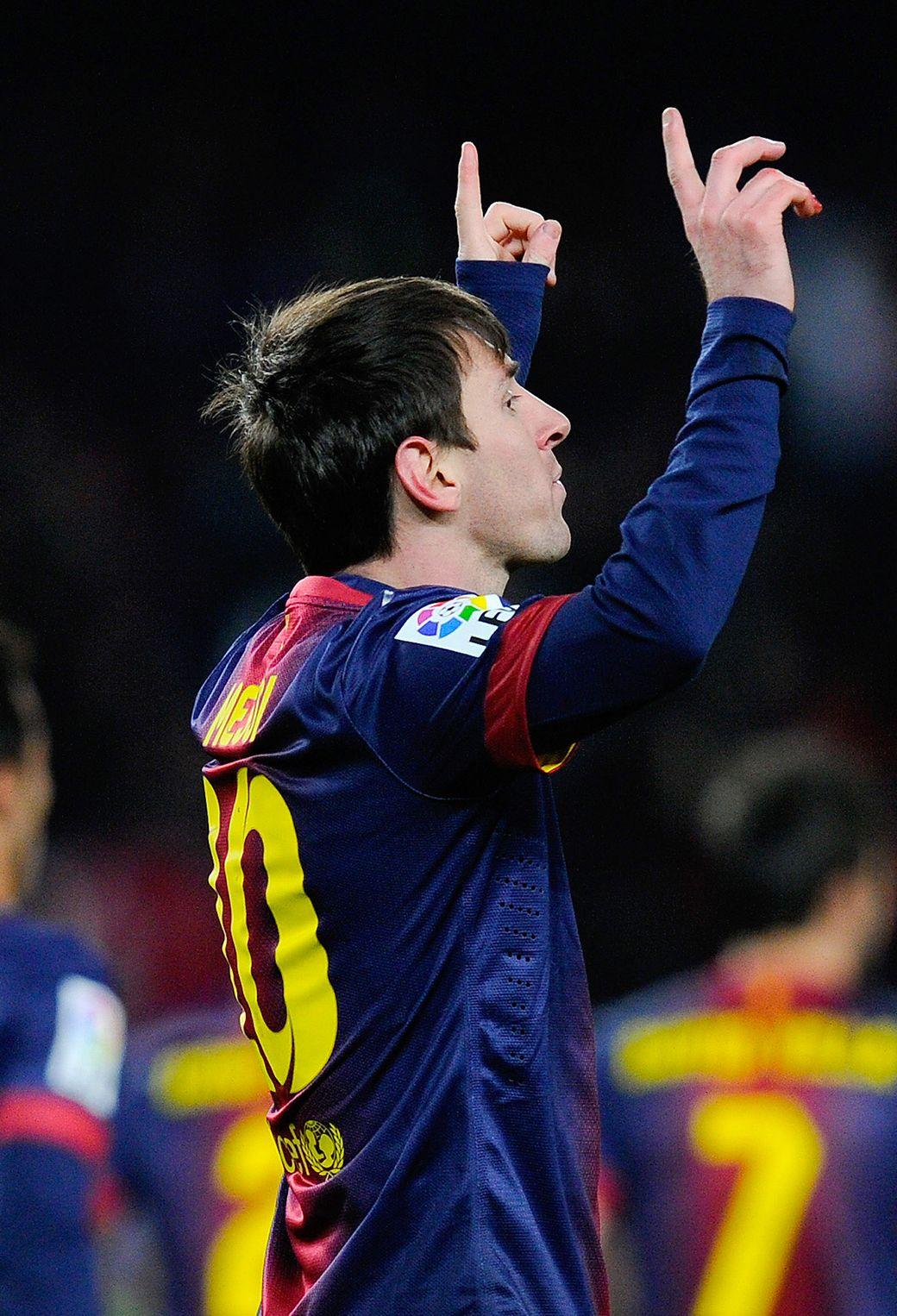 1040x1526 Messi iPhone Wallpaper