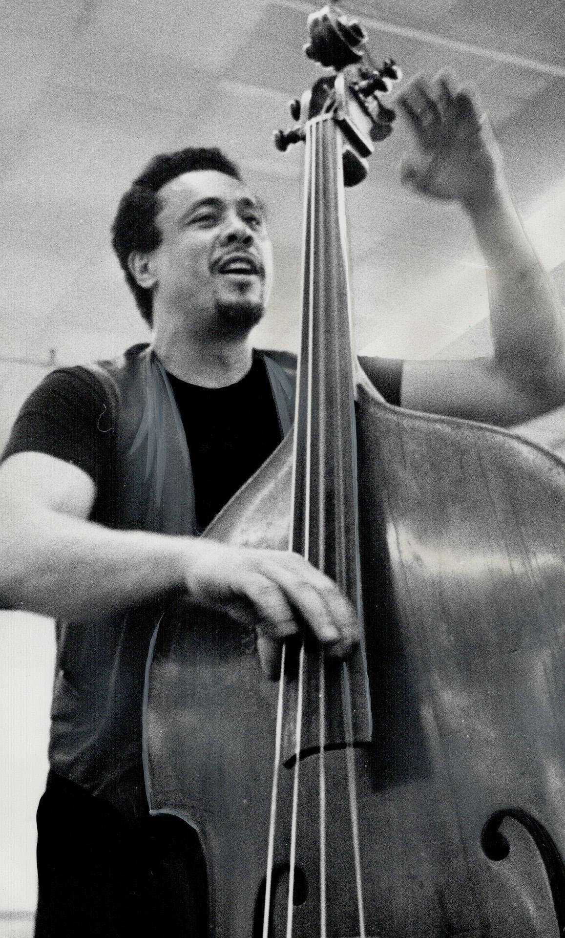 1157x1920 Download Charles Mingus Playing Huge Bass Guitar Wallpaper
