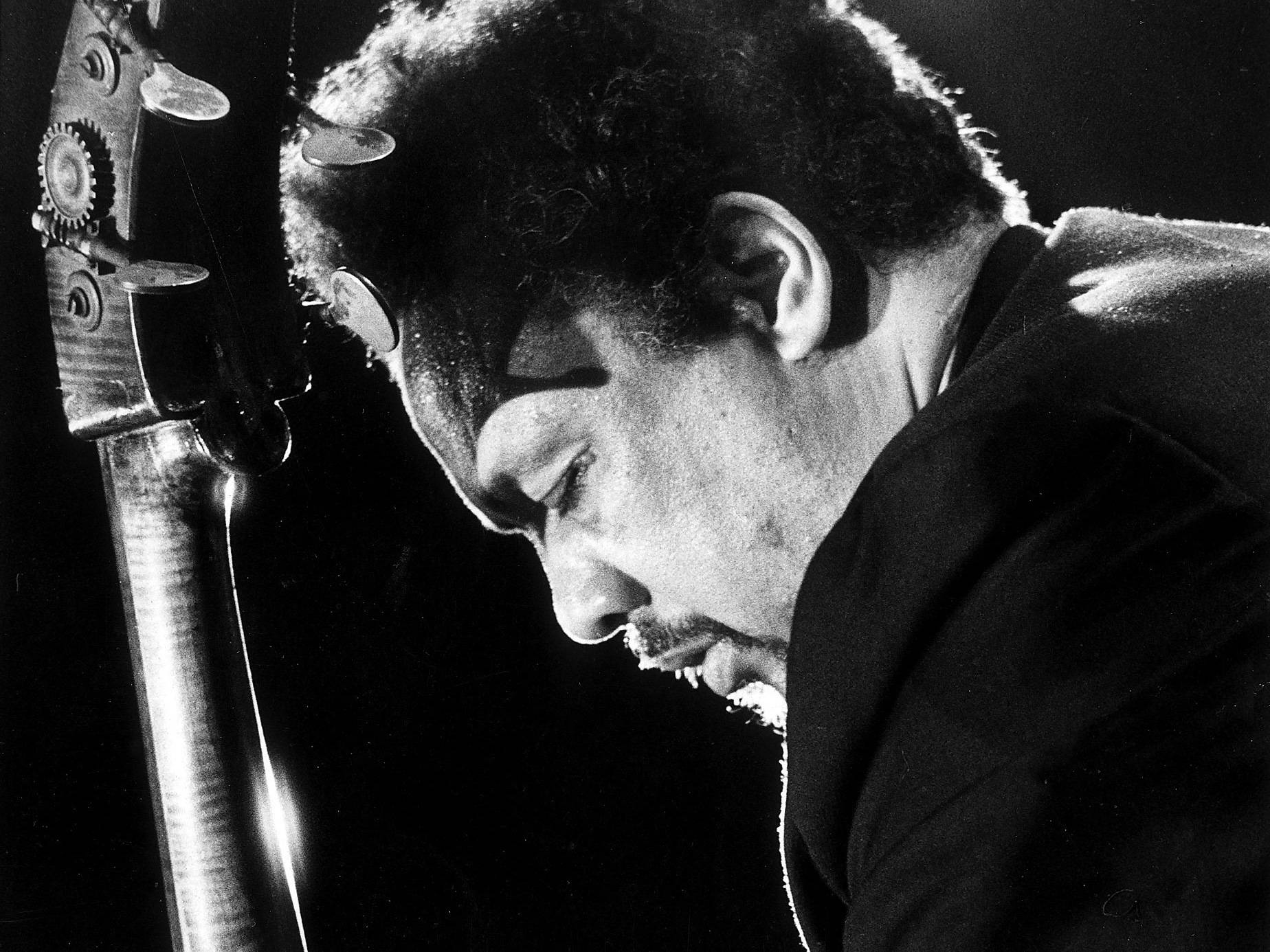 1848x1386 Download Charles Mingus Dramatic Greyscale Wallpaper