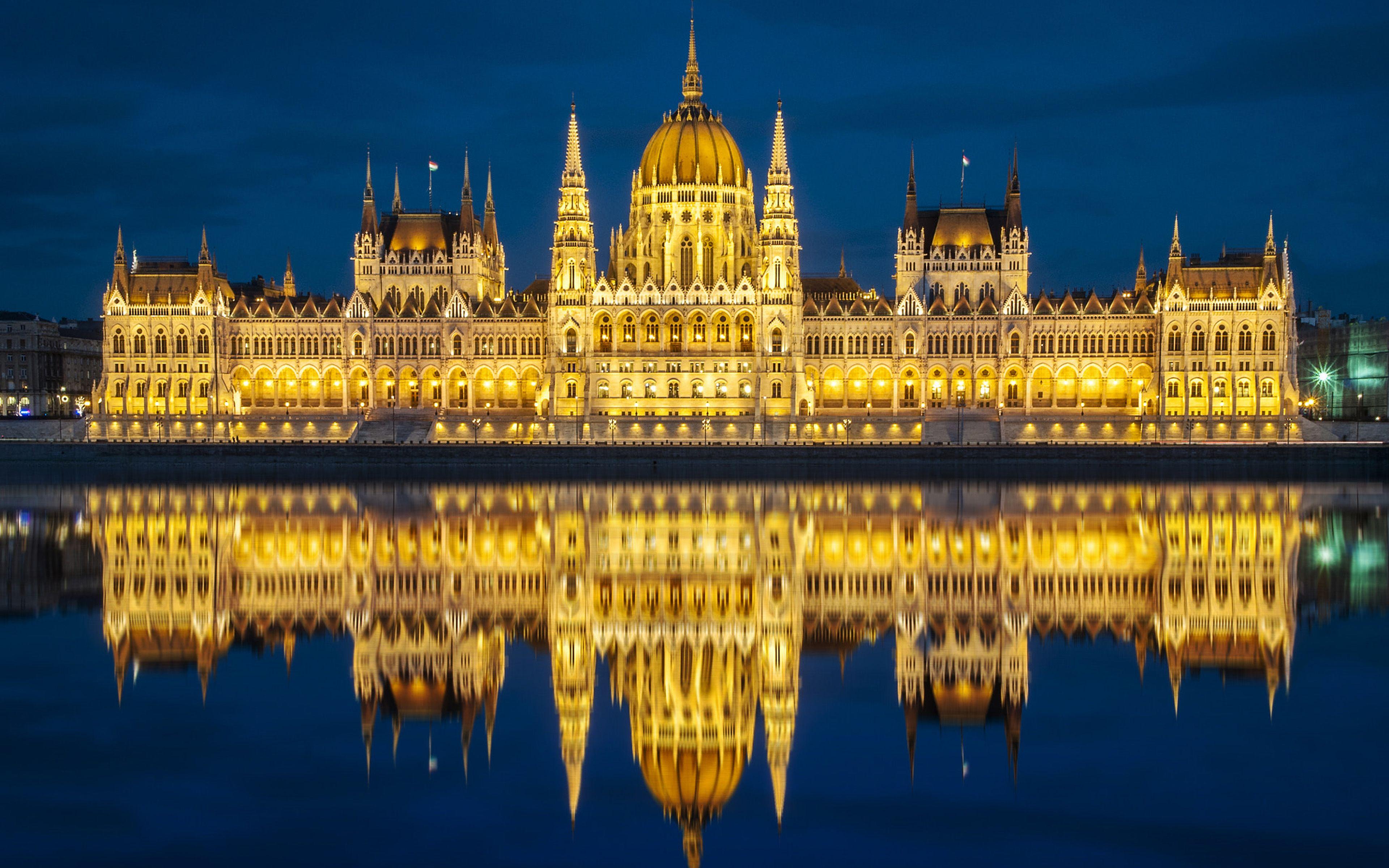 3840x2400 Hungarian Parliament Building In Budapest Hungary Reflection Night Photography 4k Ultra HD Desktop Wallpaper 3840х2400 :