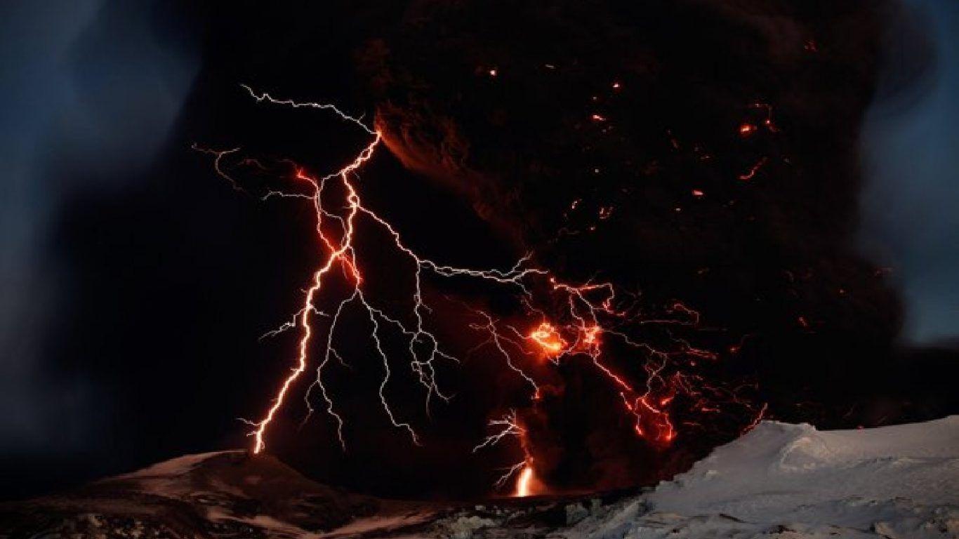 1366x768 Misc: Iceland Corps Lightning Ash Volcano Marine Studied Usmc Recon