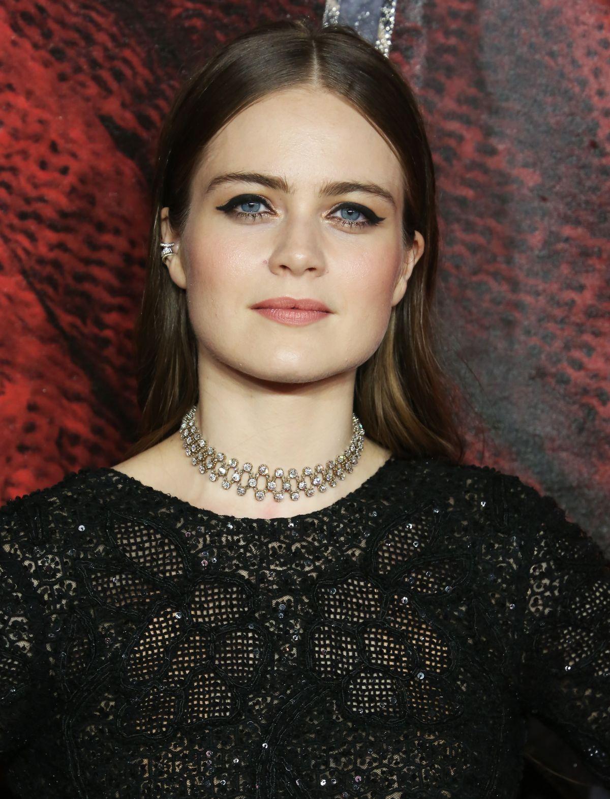 1200x1571 Hera Hilmar At The 'Mortal Engines' Premiere: HD Wallpaper Photos