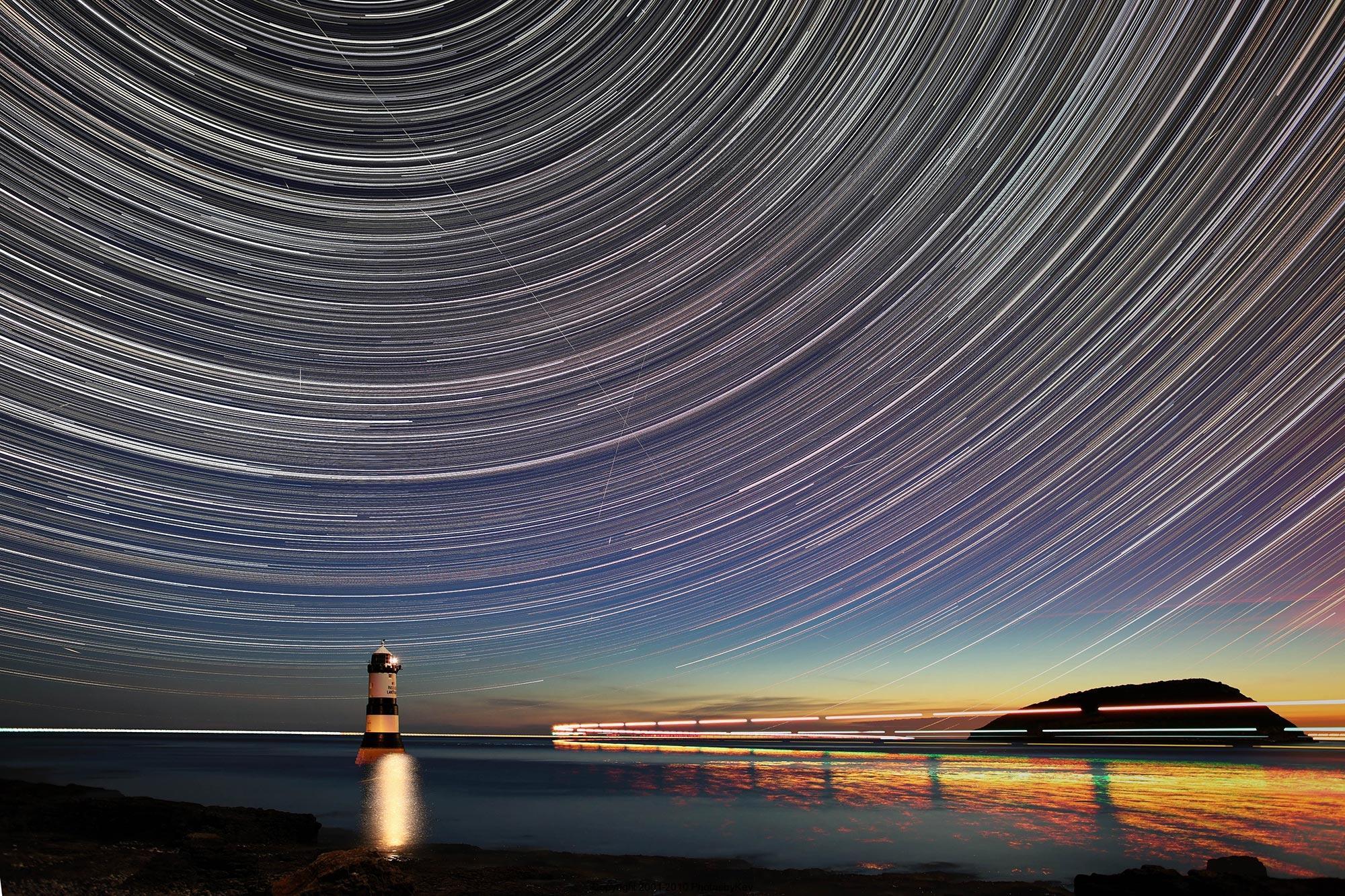 Star trail. Полярная звезда таймлапс. Звездное небо с выдержкой. Ночное небо на длинной выдержке. Звезды на длинной выдержке.