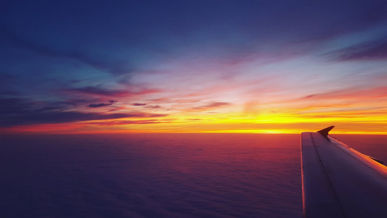 1260x709 Window View of Airplane · Free