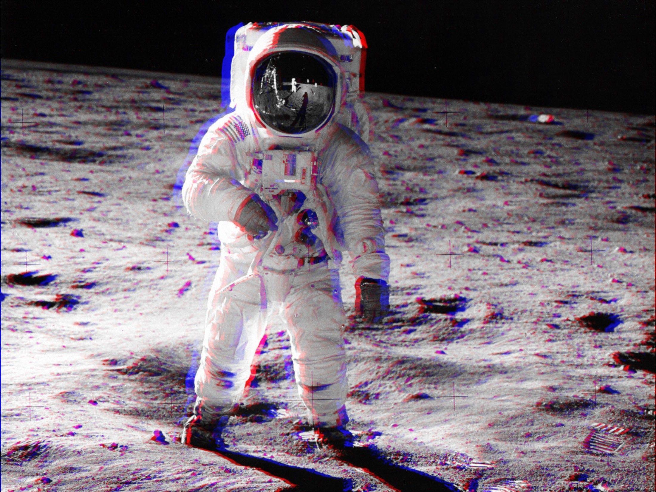 2200x1650 3D, Anaglyph 3D, Astronaut, Moon, Space Wallpaper HD / Desktop and Mobile Background