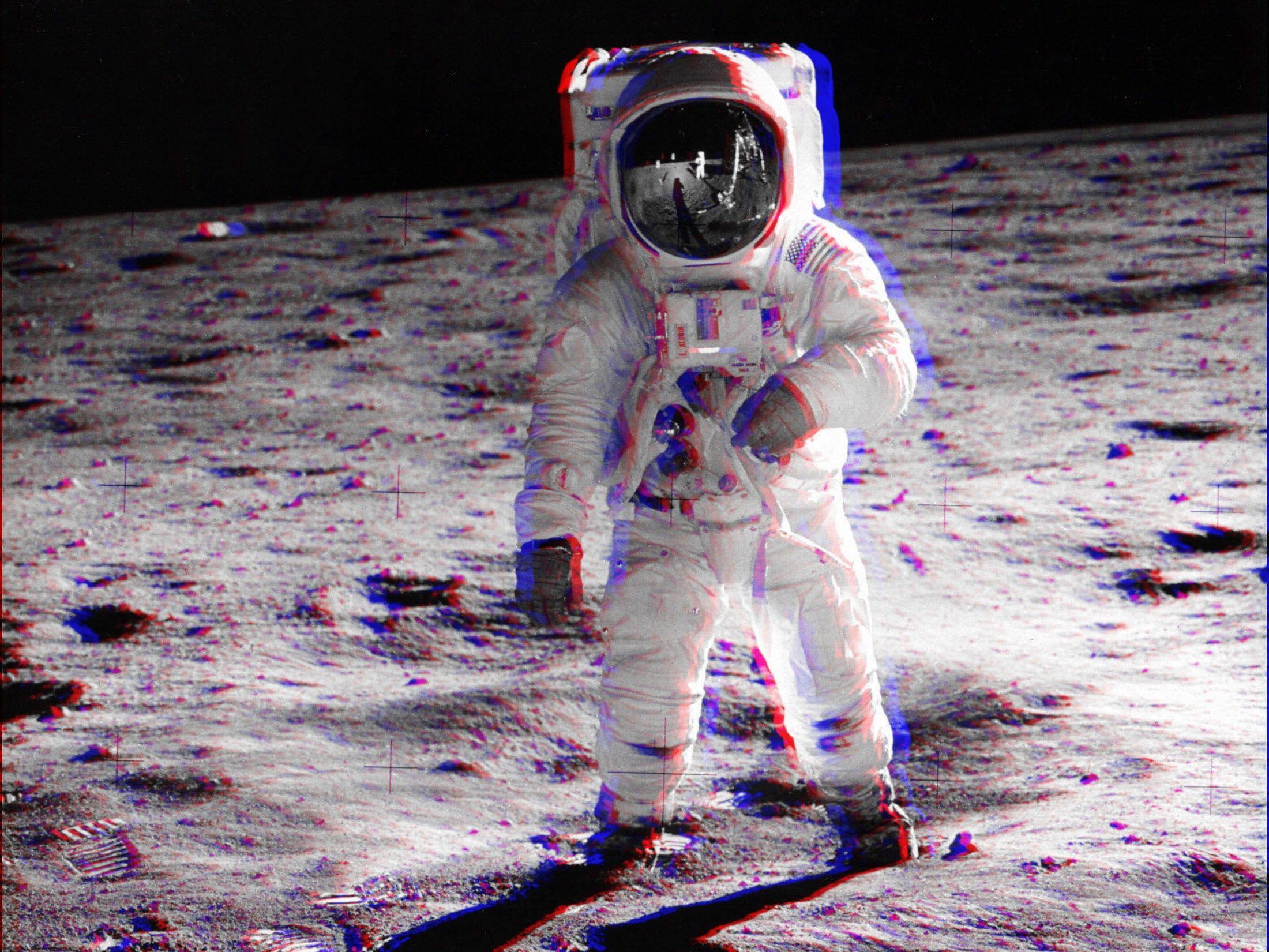2200x1650 Astronaut suit, 3D, anaglyph 3D, astronaut, Moon HD wallpaper