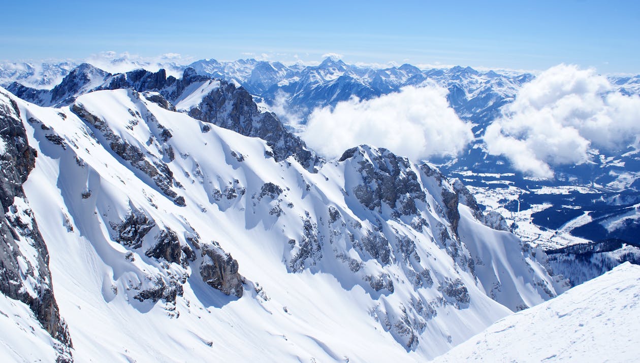 1260x716 View of Mountains in Winter · Free