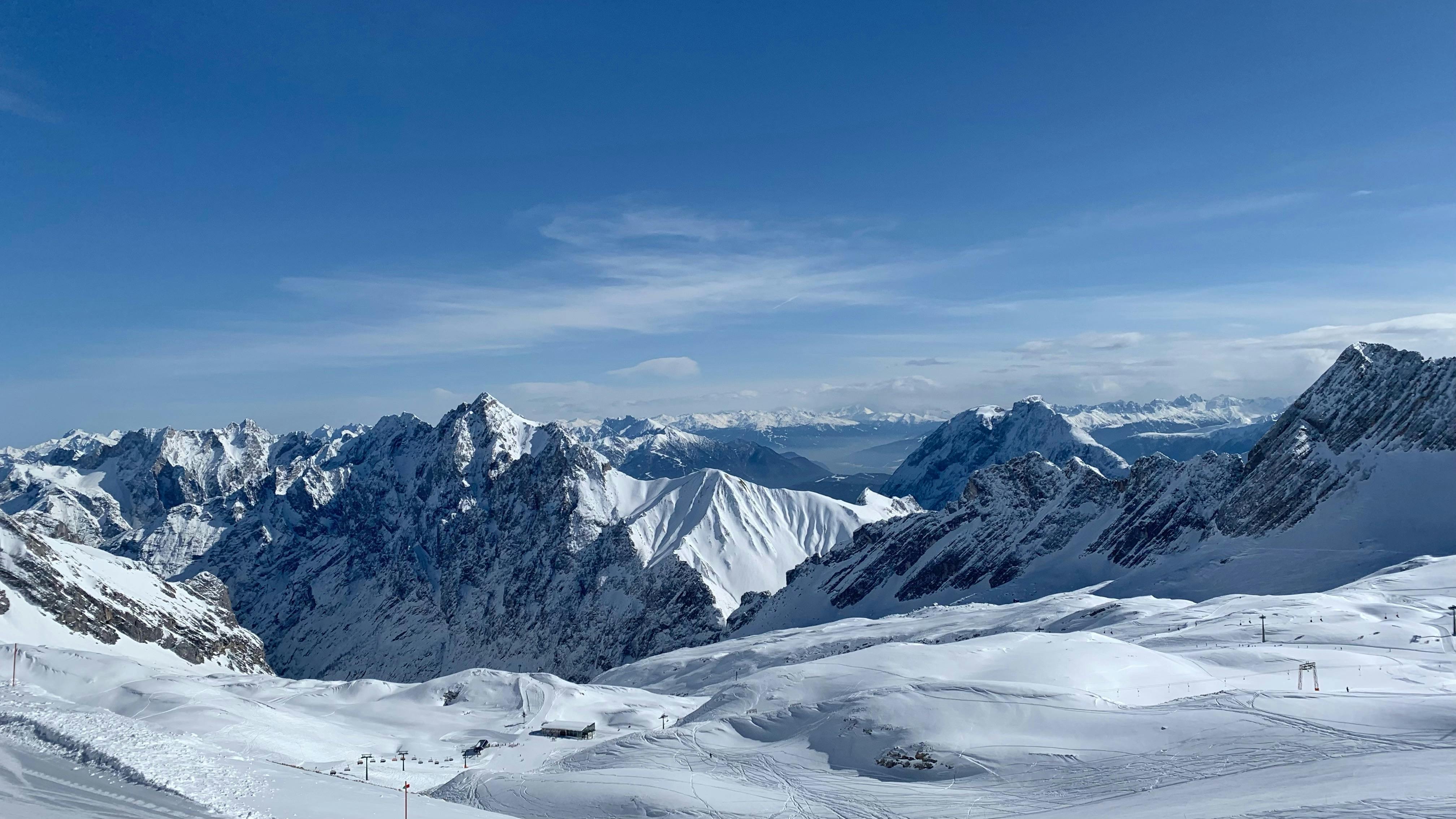 4032x2268 Ski Slope in the Alps · Free