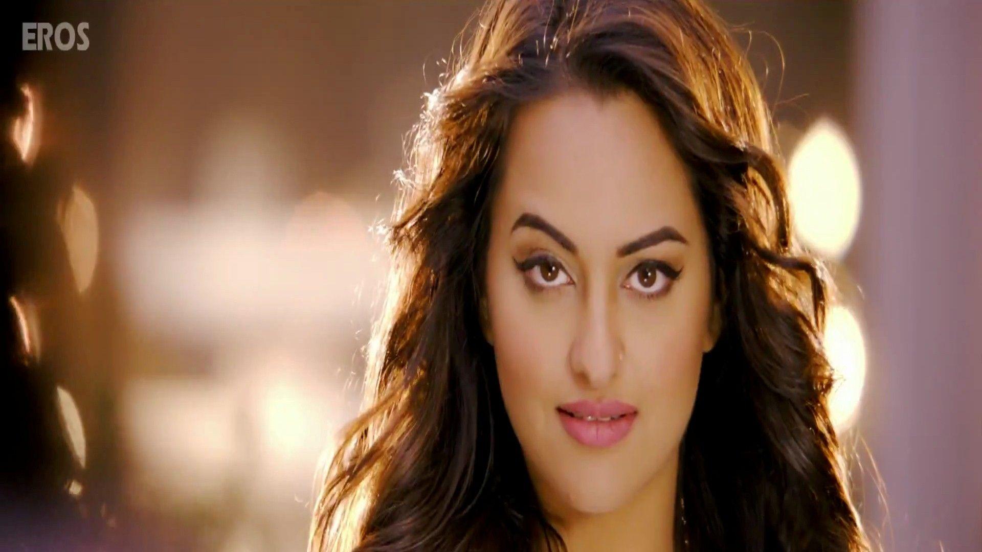 1920x1080 Nice Look of Popular Indian Female Bollywood Celebrity Sonakshi