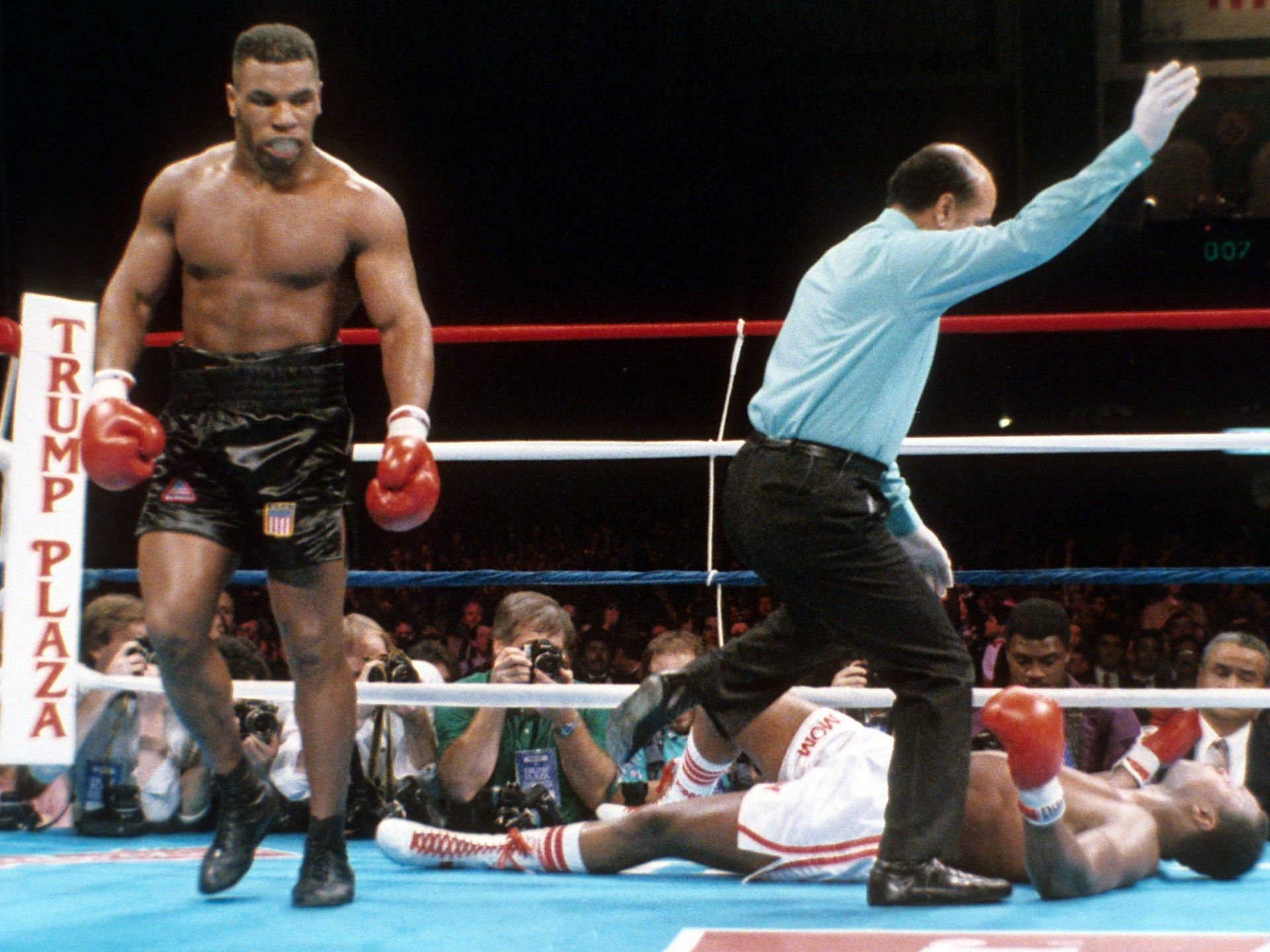 1920x1440 Mike Tyson Vs Larry Holmes Wallpaper