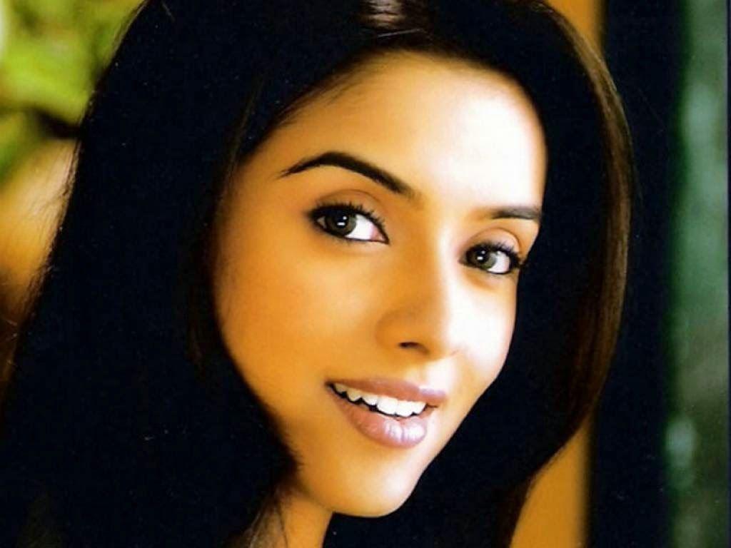 1024x768 Bollywood Actress HD Wallpaper Hollywood Actress HD Wallpaper