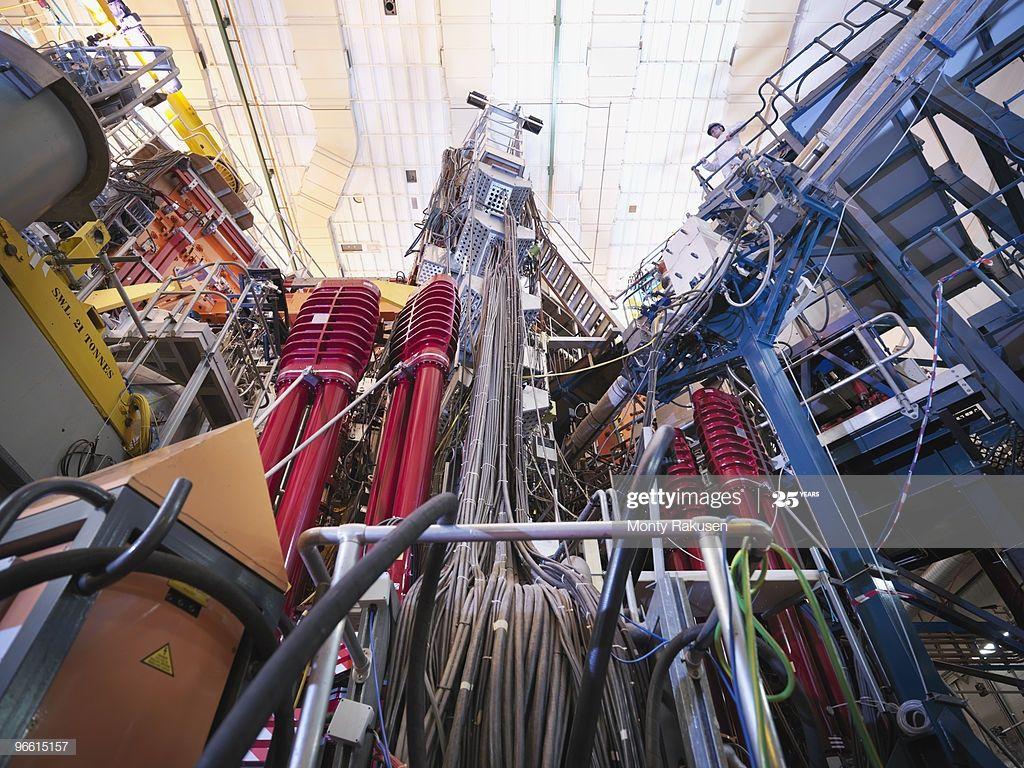 1024x768 Scientist On Top Of Fusion Reactor High Res
