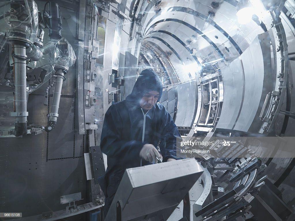 1024x768 Scientist Working In A Fusion Reactor High Res