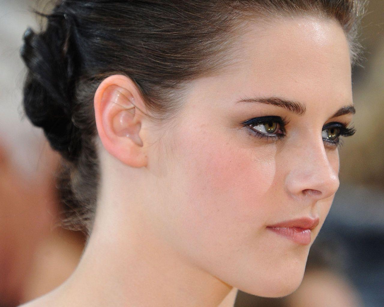 1280x1024 Kristen Stewart Closeup Photo 39512. KS. Kristen