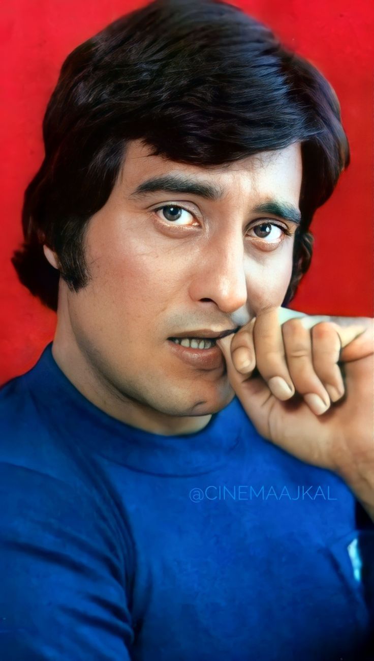 736x1299 Vinod Khanna