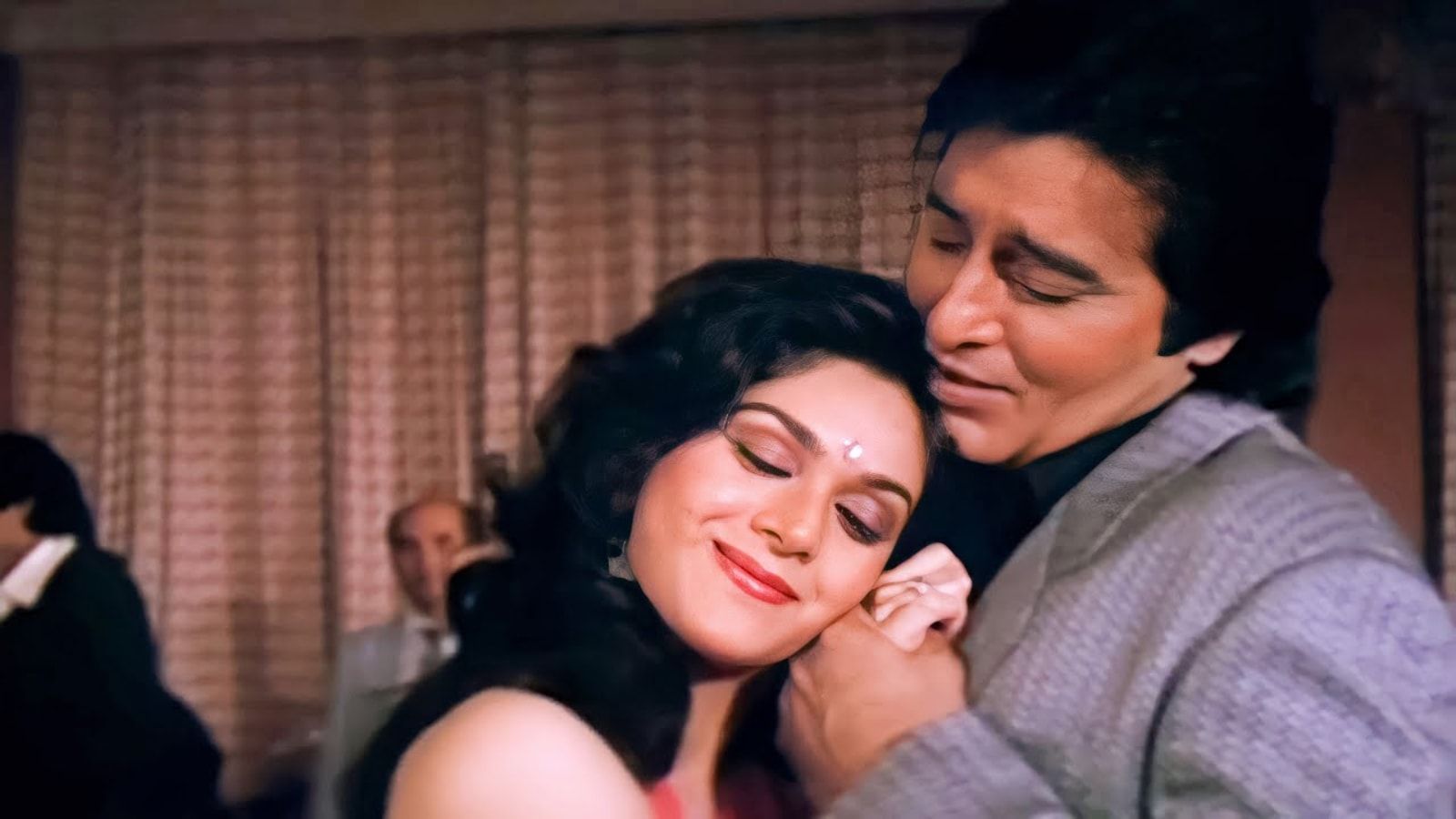 1600x900 Meenakshi Seshadri says she, her father and Vinod Khanna traded dirty jokes during lunchtime on film sets: 'We shared a great bond'. Bollywood News Indian Express