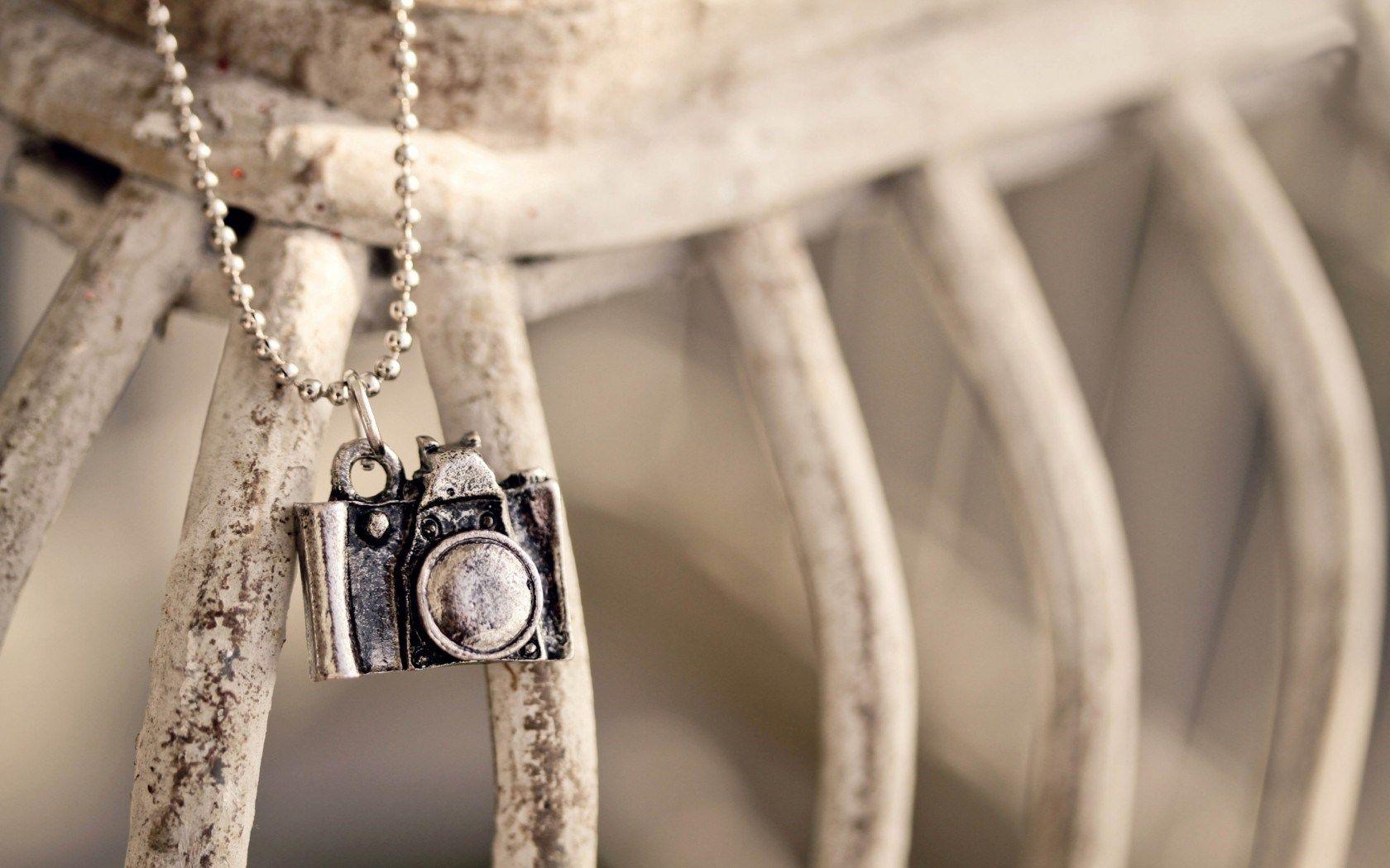 1680x1050 Camera Chain, Download Wallpaper