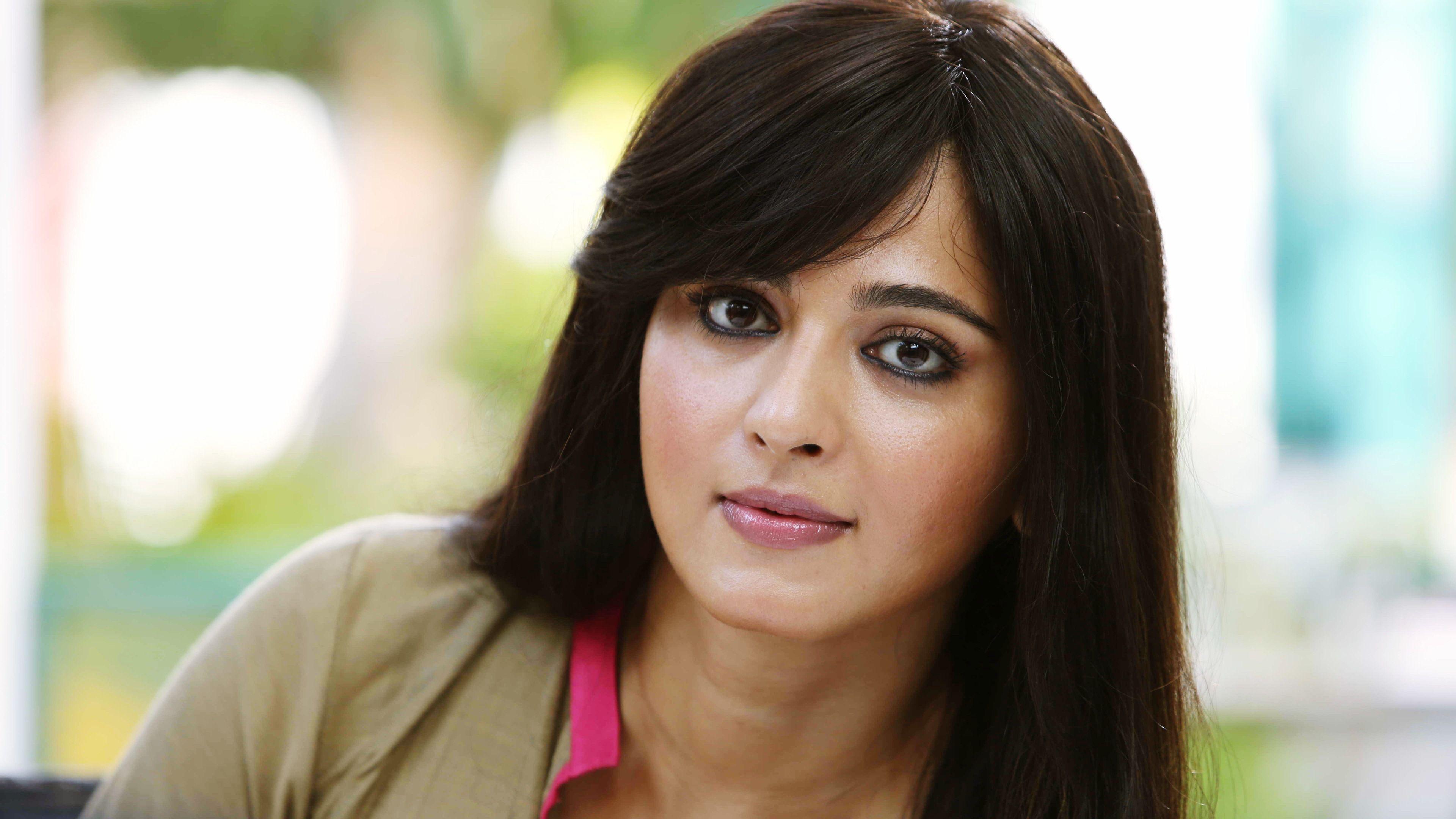3840x2160 Anushka Shetty HD Wallpaper 18469