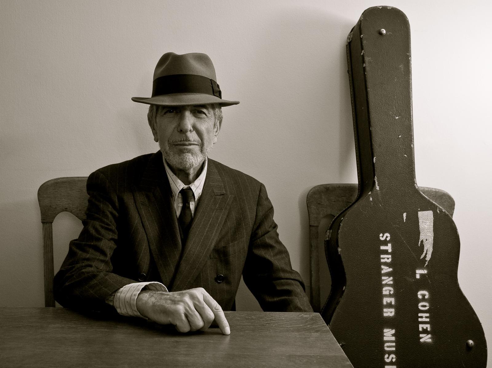 1600x1197 Singer Songwriter Leonard Cohen Dead