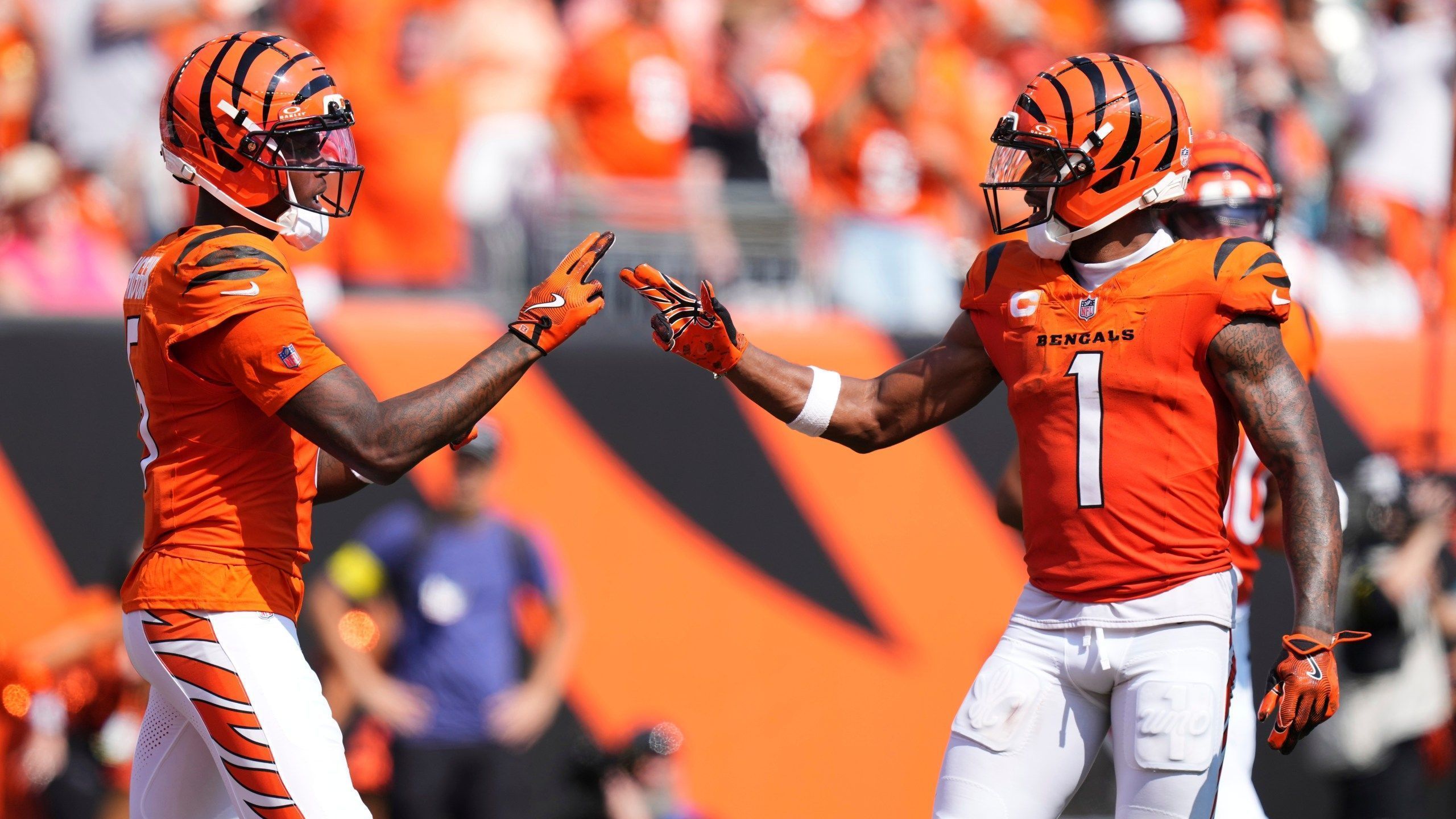 2560x1440 Bengals Vikings Game Highlights Friendly Chase Jefferson Rivalry For NFL Pass Catching Superiority