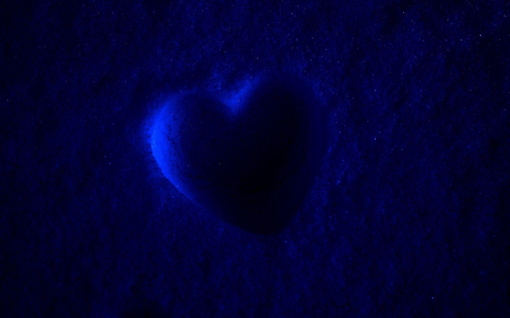 1680x1050 Download 1680x1050 Blue Heart, Dark Wallpaper for MacBook Pro 15