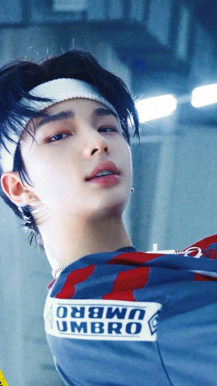 736x1309 straykids #wallpaper #hyunjin #hwanghyunjin Vu. Kpop
