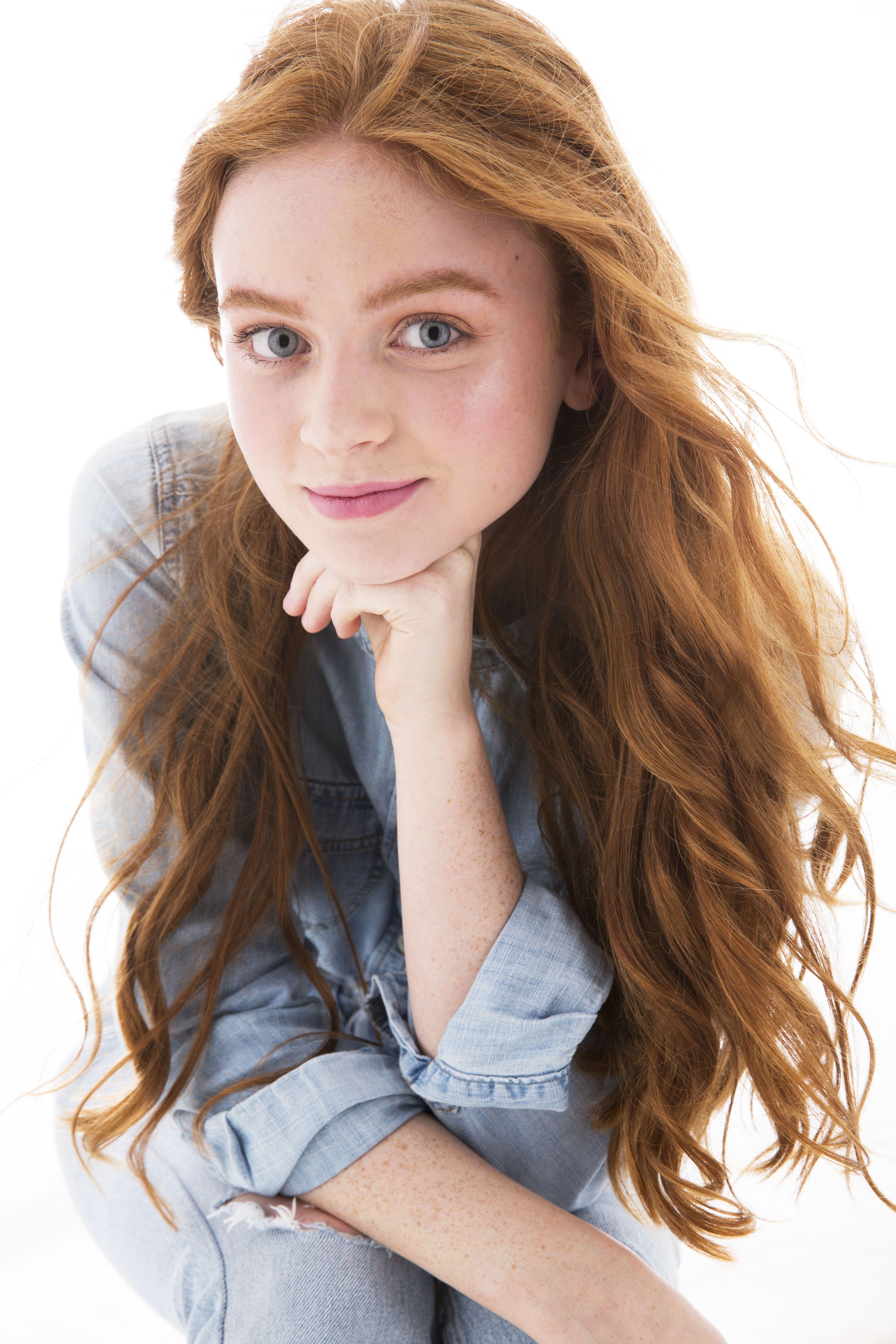 3840x5760 Mount And Blade: Sadie Sink And Finn Wolfhard Dating