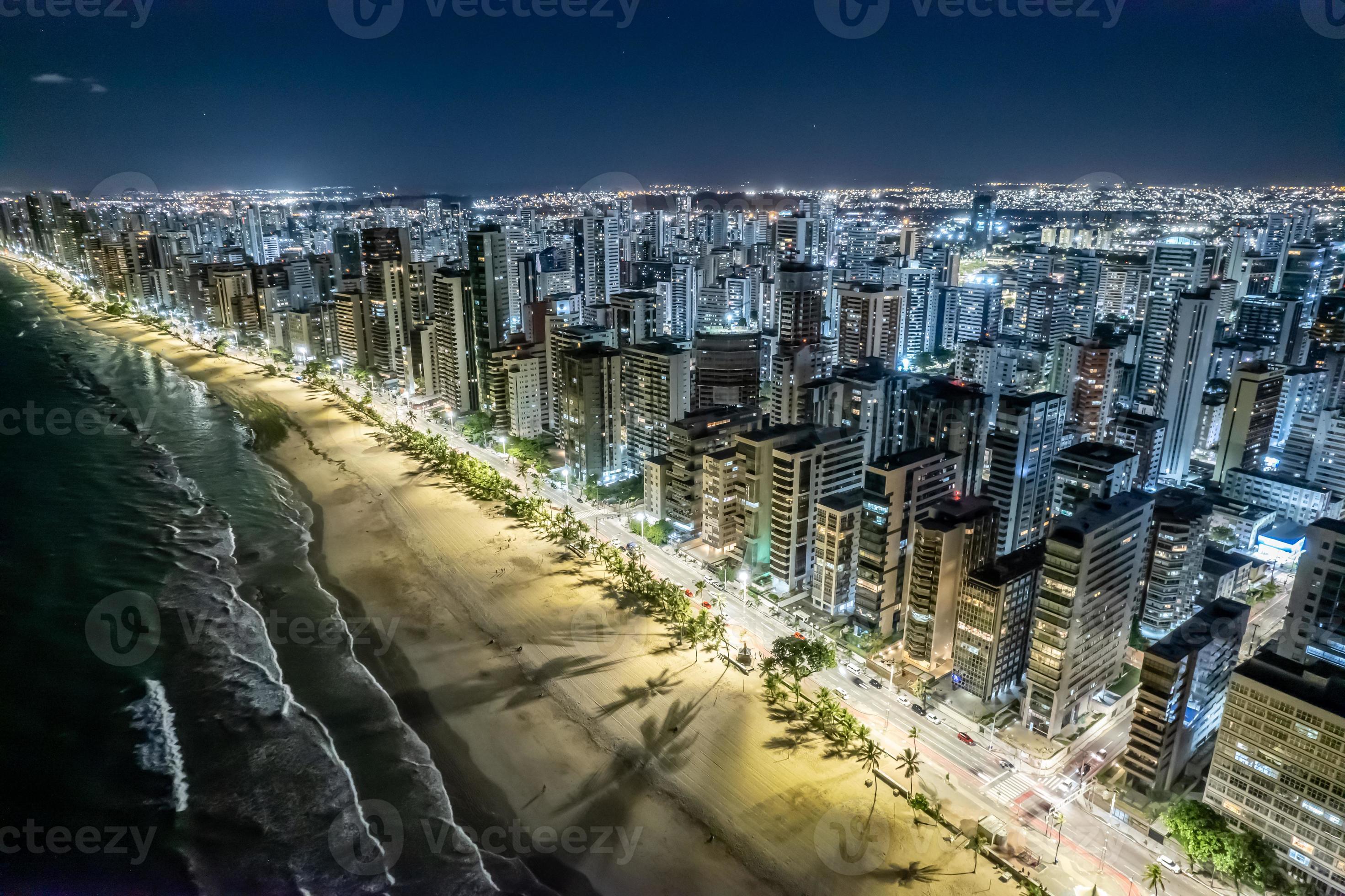 2942x1960 Aerial view of Boa Viagem beach in Recife, capital of Pernambuco, Brazil at night
