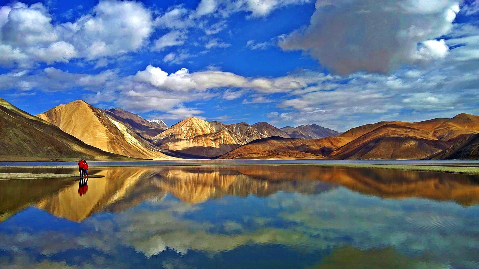 1600x900 Scenic Pangong Tso Lake (Tibet)