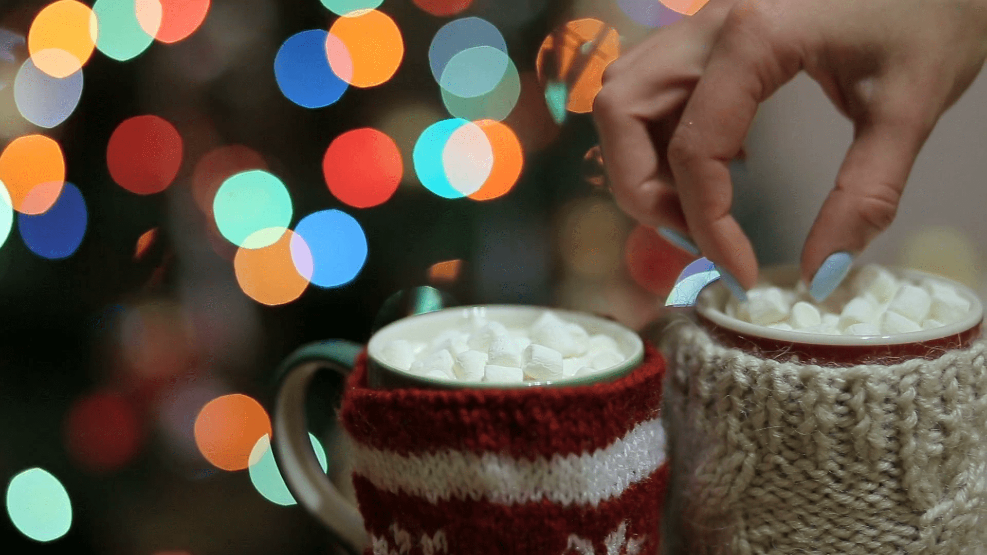1920x1080 Cups of hot cocoa with marshmallow with Christmas decorations at