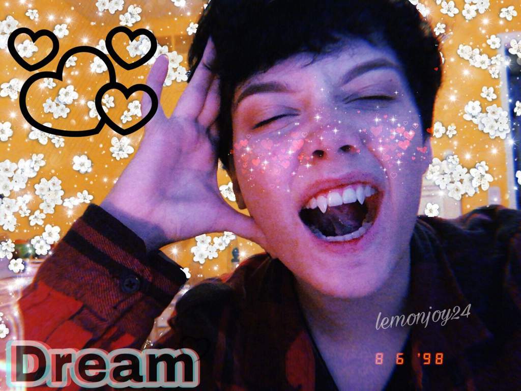 1024x768 Vampire Princess. Chloe Moriondo Amino Amino