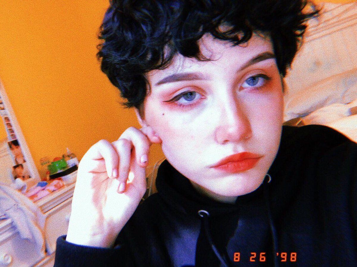 Chloe Moriondo Wallpapers Top Free Chloe Moriondo Backgrounds WallpaperAccess