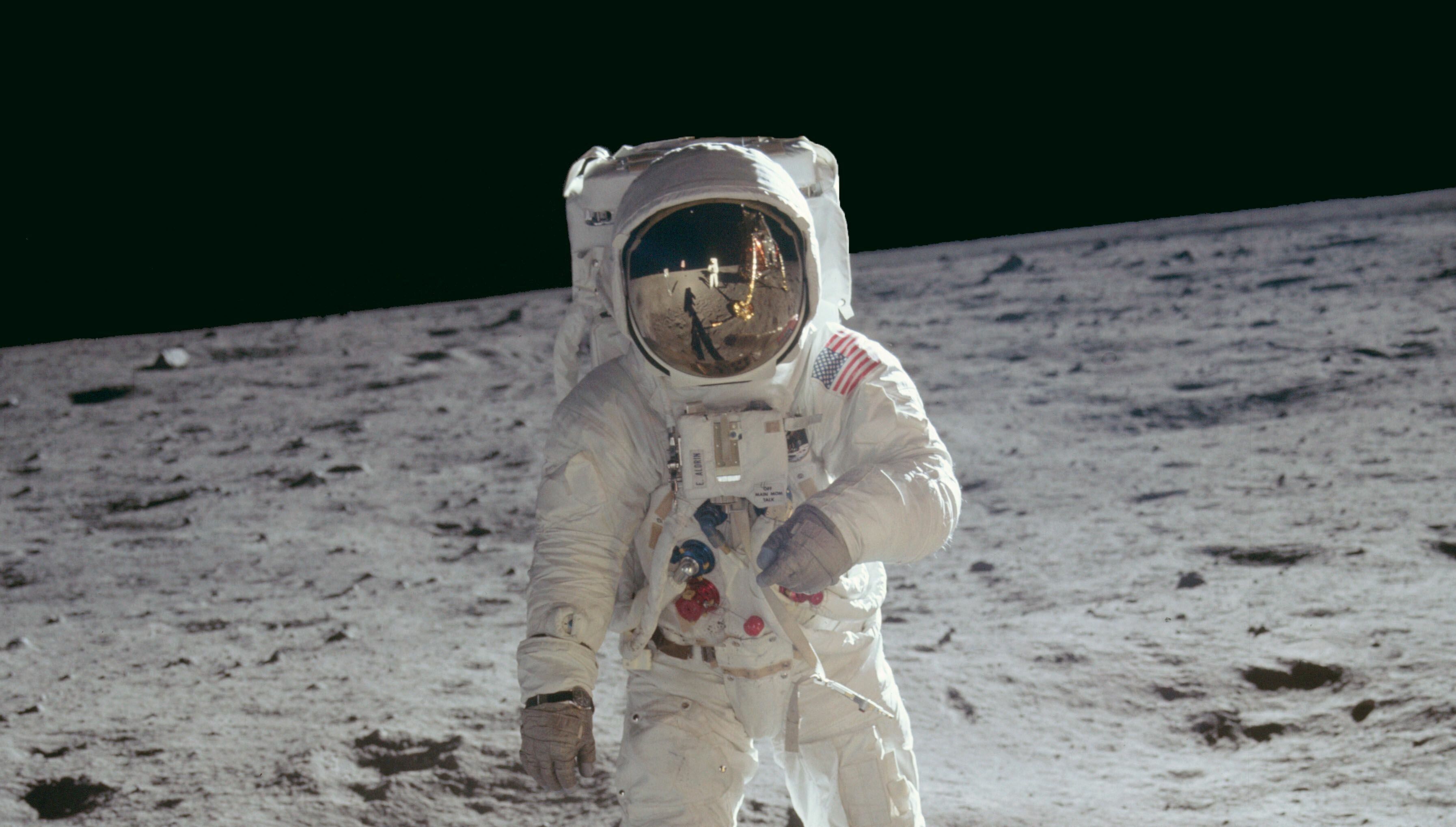 3587x2037 Neil Armstrong Wallpaper
