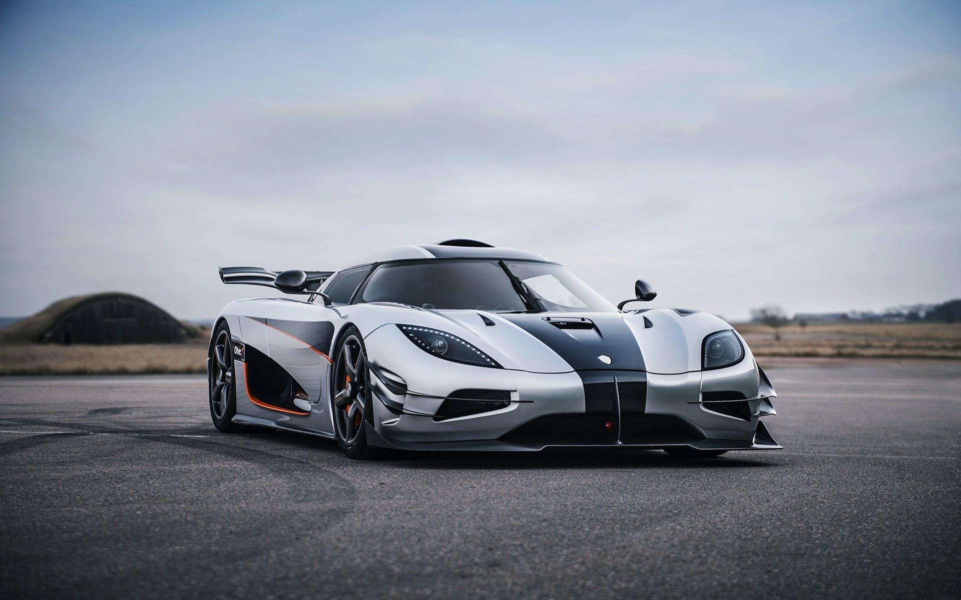 1920x1200 Koenigsegg One:1 Gallery